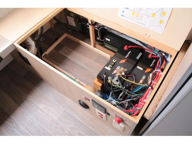 キャンピングカー トレーラー ｴｰｽｷｬﾗﾊﾞﾝ ｴｰｽ330DL FF ﾑｰﾊﾞｰ