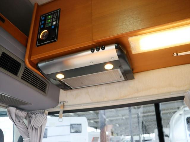 キャンピングカー バンコン ﾊｲｴｰｽ ﾘﾝｴｲ ﾊﾞｶﾝﾁｪｽR 冷蔵庫 外部充電