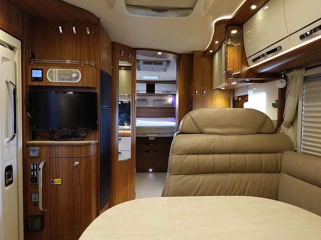 キャンピングカー バスコン ﾍﾞﾝﾂﾊｲﾏｰ ｽﾀｰﾗｲﾝ B690MD