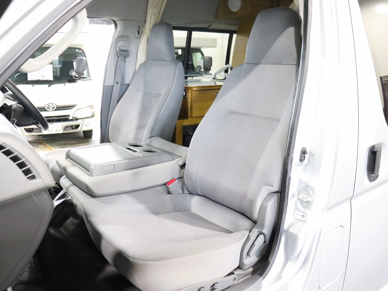 キャンピングカー バンコン ﾊｲｴｰｽ ﾅｯﾂRV ﾍﾟｱ 4WD FF