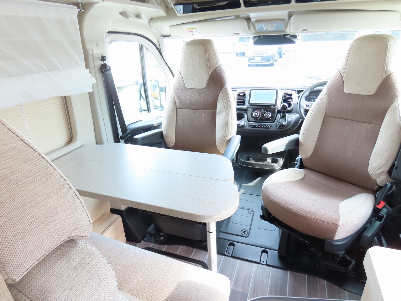 キャンピングカー バンコン ﾃﾞｭｶﾄ ﾛｰﾗｰﾁｰﾑ製ﾘﾋﾞﾝｸﾞｽﾄｰﾝK2新車即納