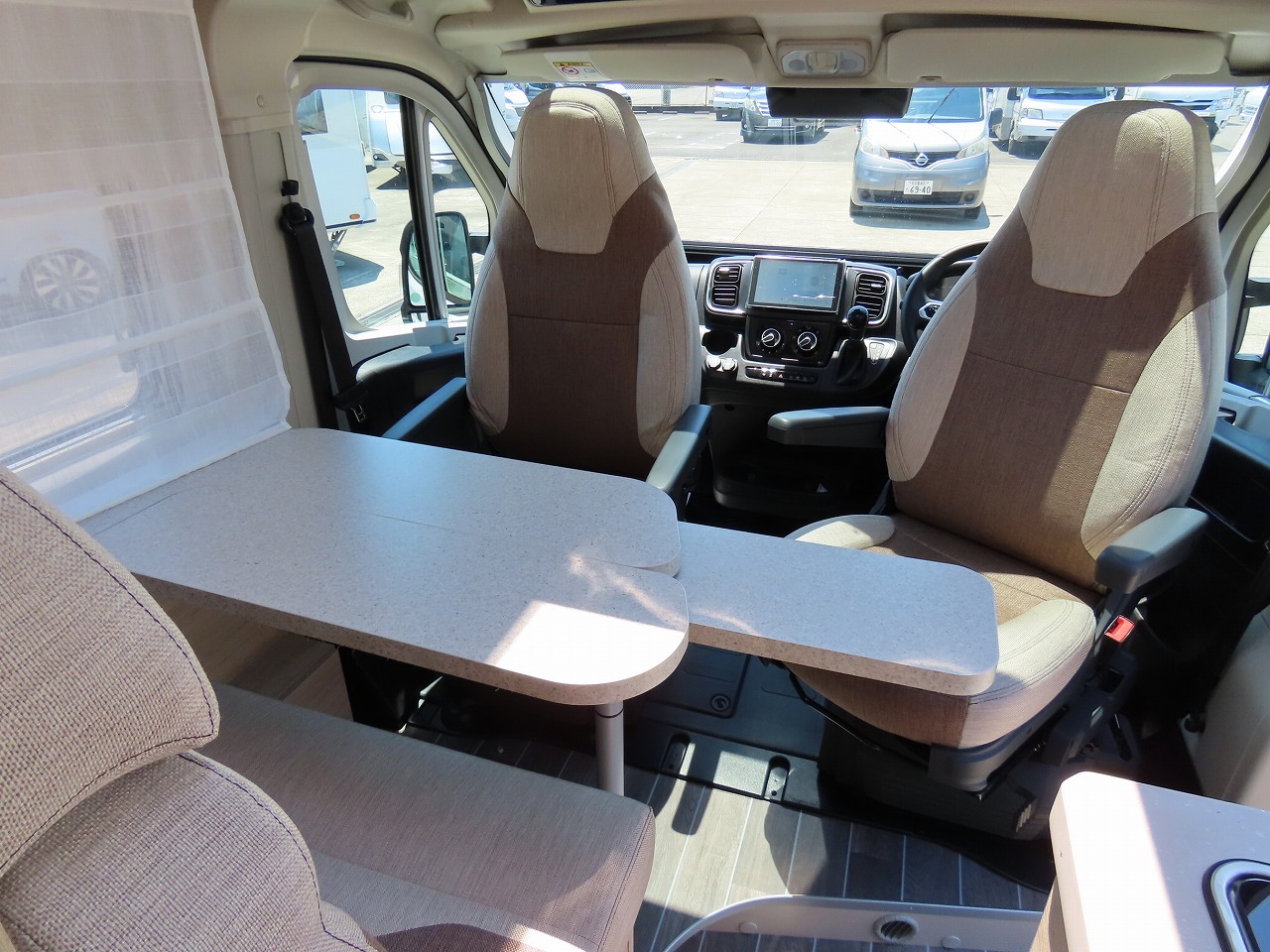 キャンピングカー バンコン ﾃﾞｭｶﾄ ﾛｰﾗｰﾁｰﾑ製ﾘﾋﾞﾝｸﾞｽﾄｰﾝKJ新車即納