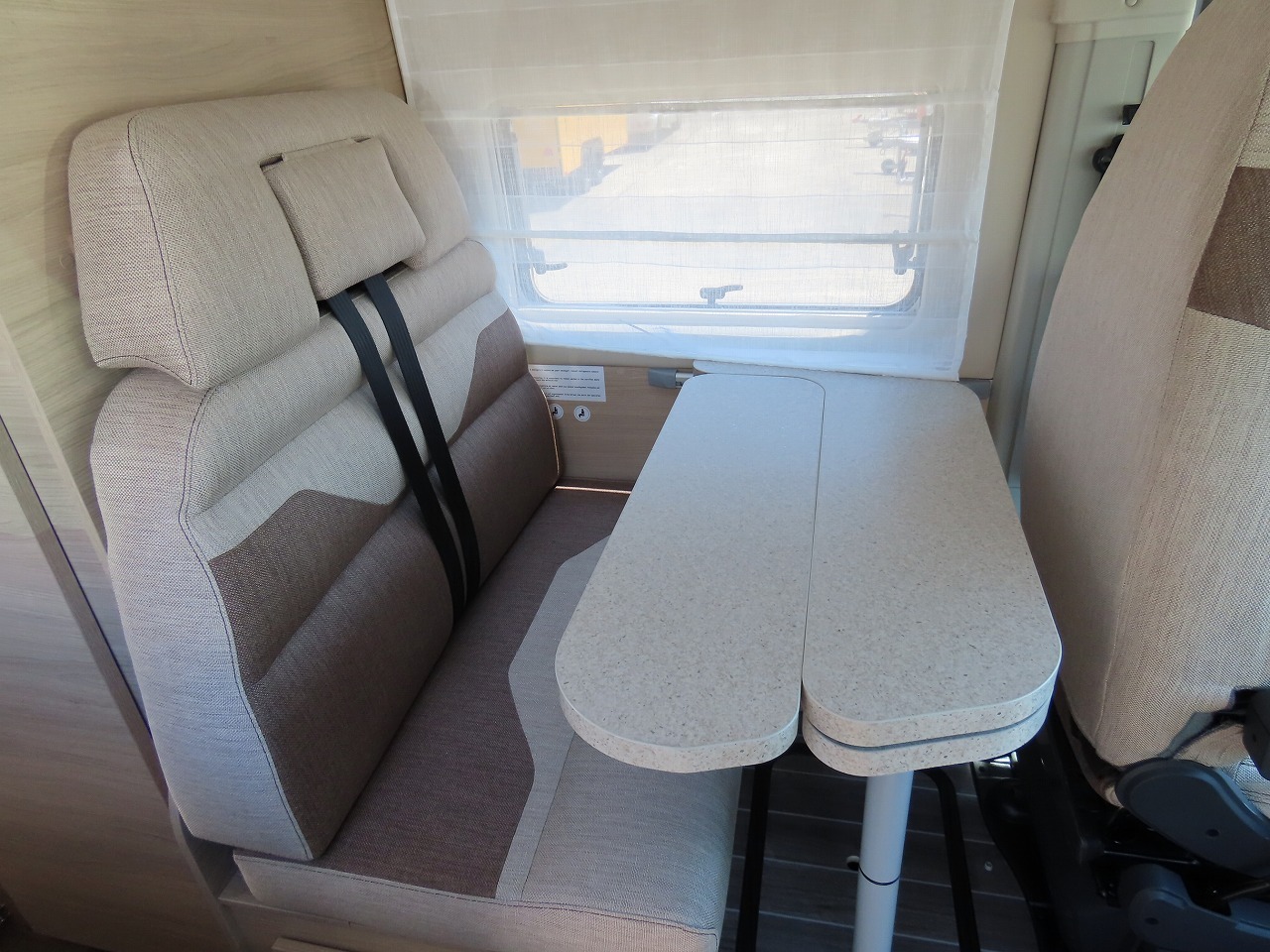 キャンピングカー バンコン ﾃﾞｭｶﾄ ﾛｰﾗｰﾁｰﾑ製ﾘﾋﾞﾝｸﾞｽﾄｰﾝKJ新車即納