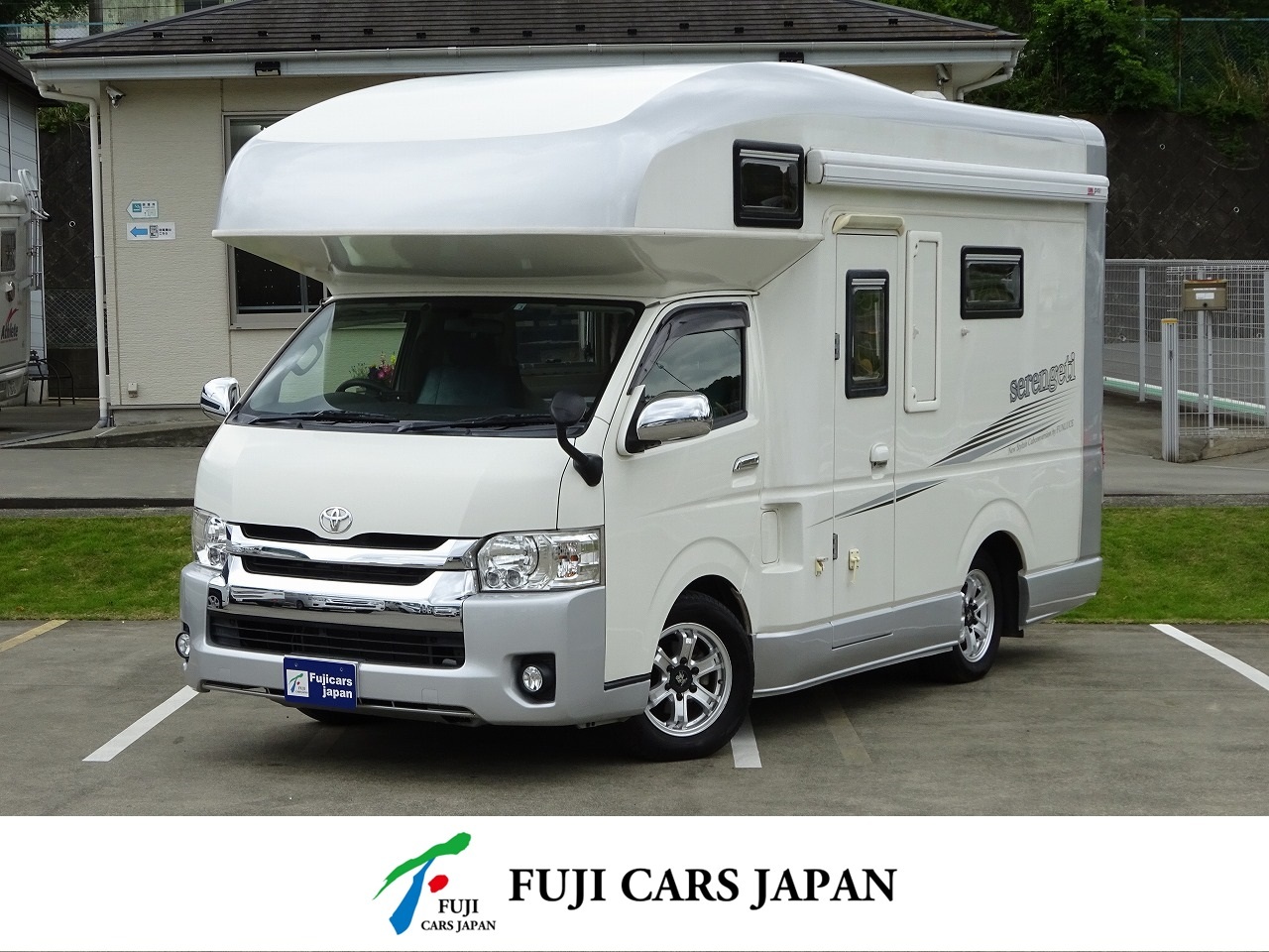 キャンピングカー キャブコン ハイエース ファンルーチェ セレンゲティ　FF　窓クーラー