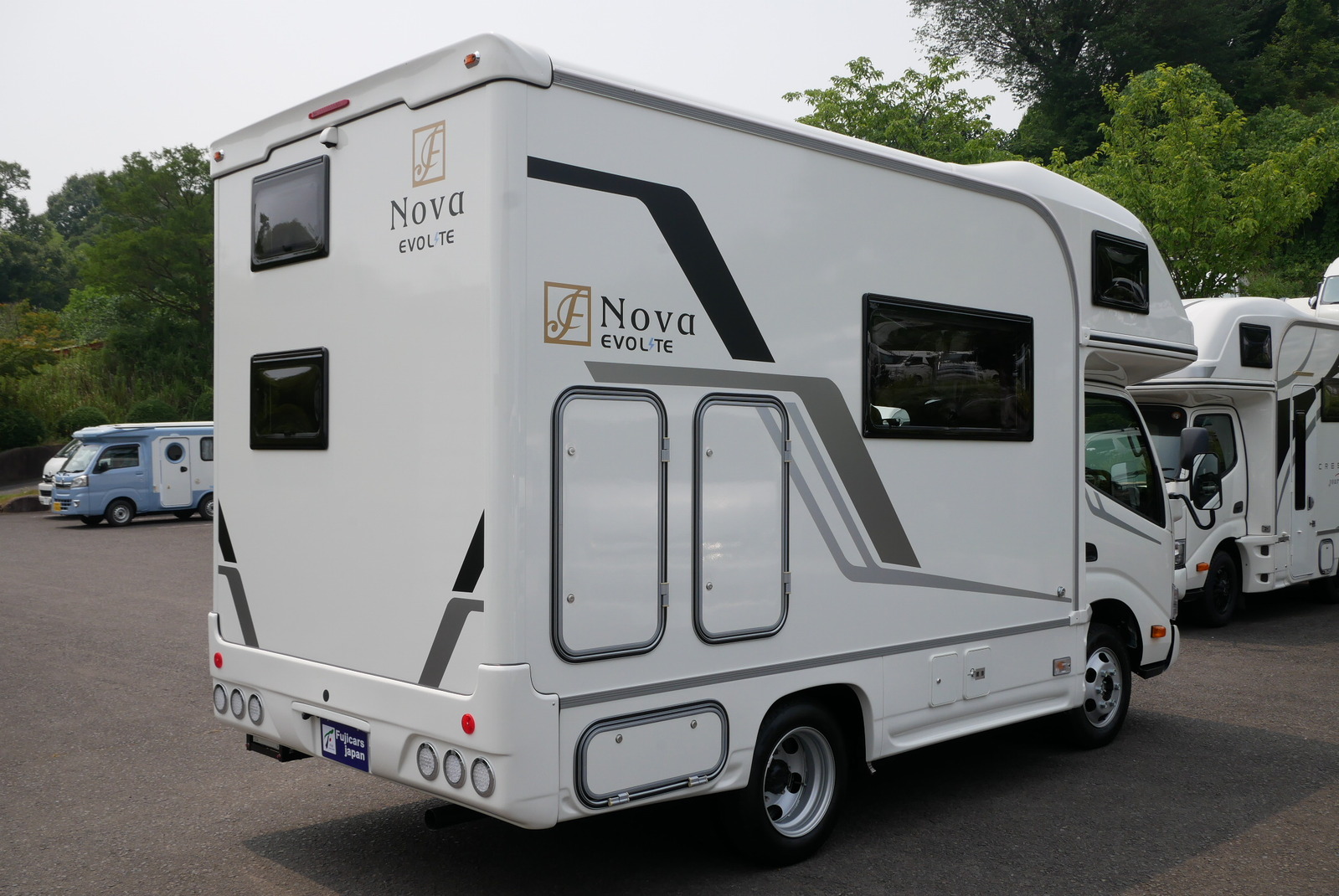 キャンピングカー キャブコン ｶﾑﾛｰﾄﾞﾌｼﾞｶｰｽﾞｼﾞｬﾊﾟﾝNova新車即納
