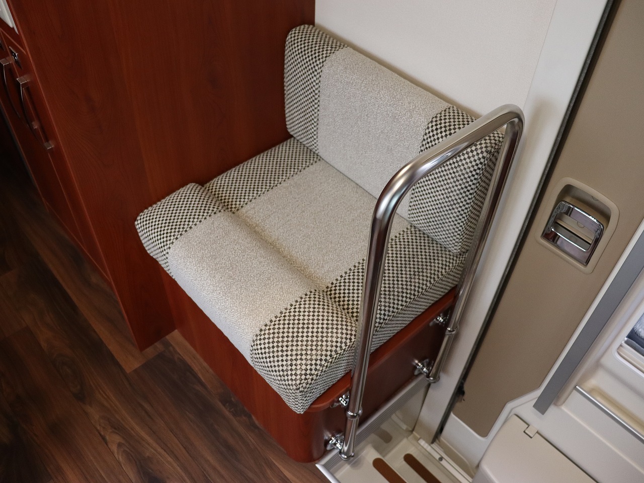 キャンピングカー キャブコン ｶﾑﾛｰﾄﾞﾌｼﾞｶｰｽﾞｼﾞｬﾊﾟﾝNovaﾀｲﾌﾟW新車