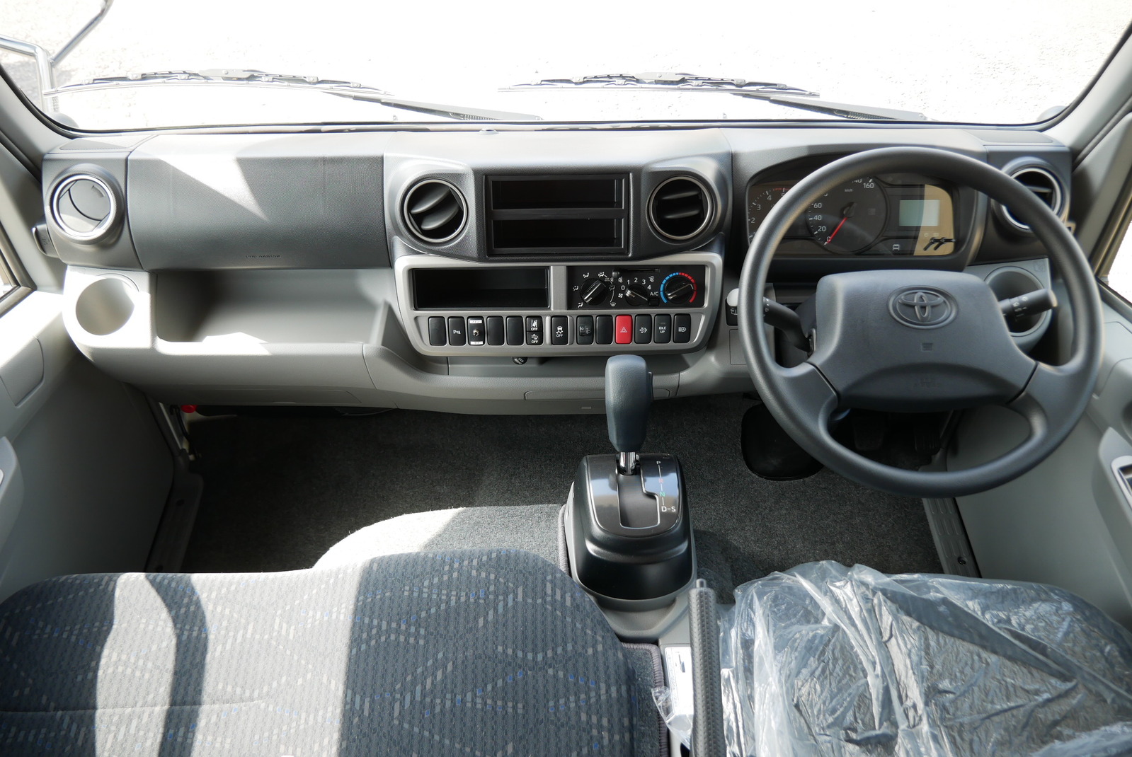 キャンピングカー キャブコン ｶﾑﾛｰﾄﾞﾌｼﾞｶｰｽﾞｼﾞｬﾊﾟﾝNova新車即納