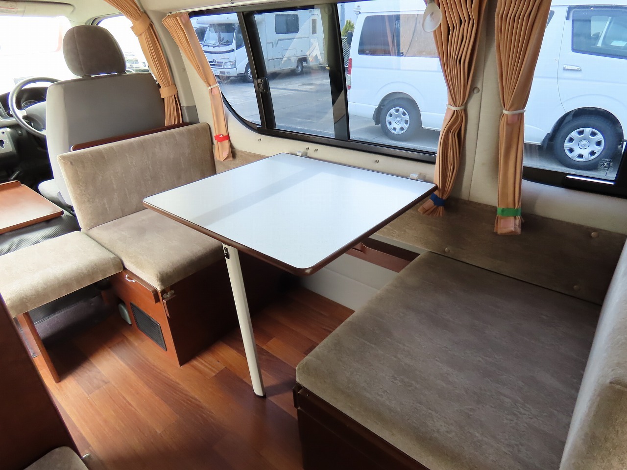 キャンピングカー バンコン ﾊｲｴｰｽ ﾘﾝｴｲ製　ﾜｲﾄﾞﾊﾞｶﾝﾁｪｽ