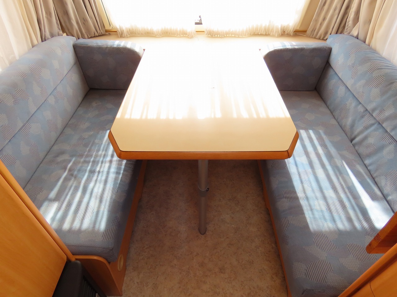 キャンピングカー トレーラー ﾌｪﾝﾄ ｻﾌｧｲｱ 　ｱｳﾄﾚｯﾄ品　現状販売