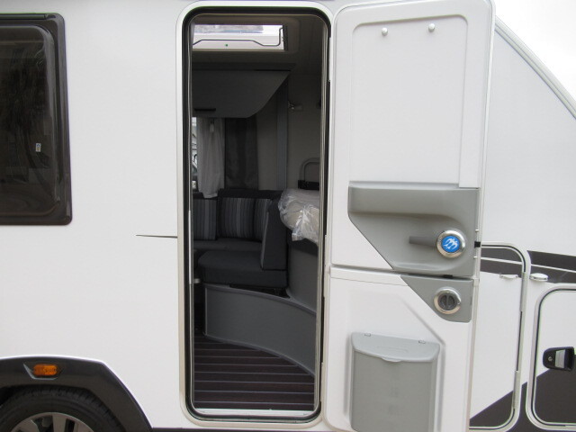 キャンピングカー トレーラー ｸﾅｳｽ ｽﾎﾟｰﾂ&ﾌｧﾝ480QLﾌﾞﾗｯｸｾﾚｸｼｮﾝ