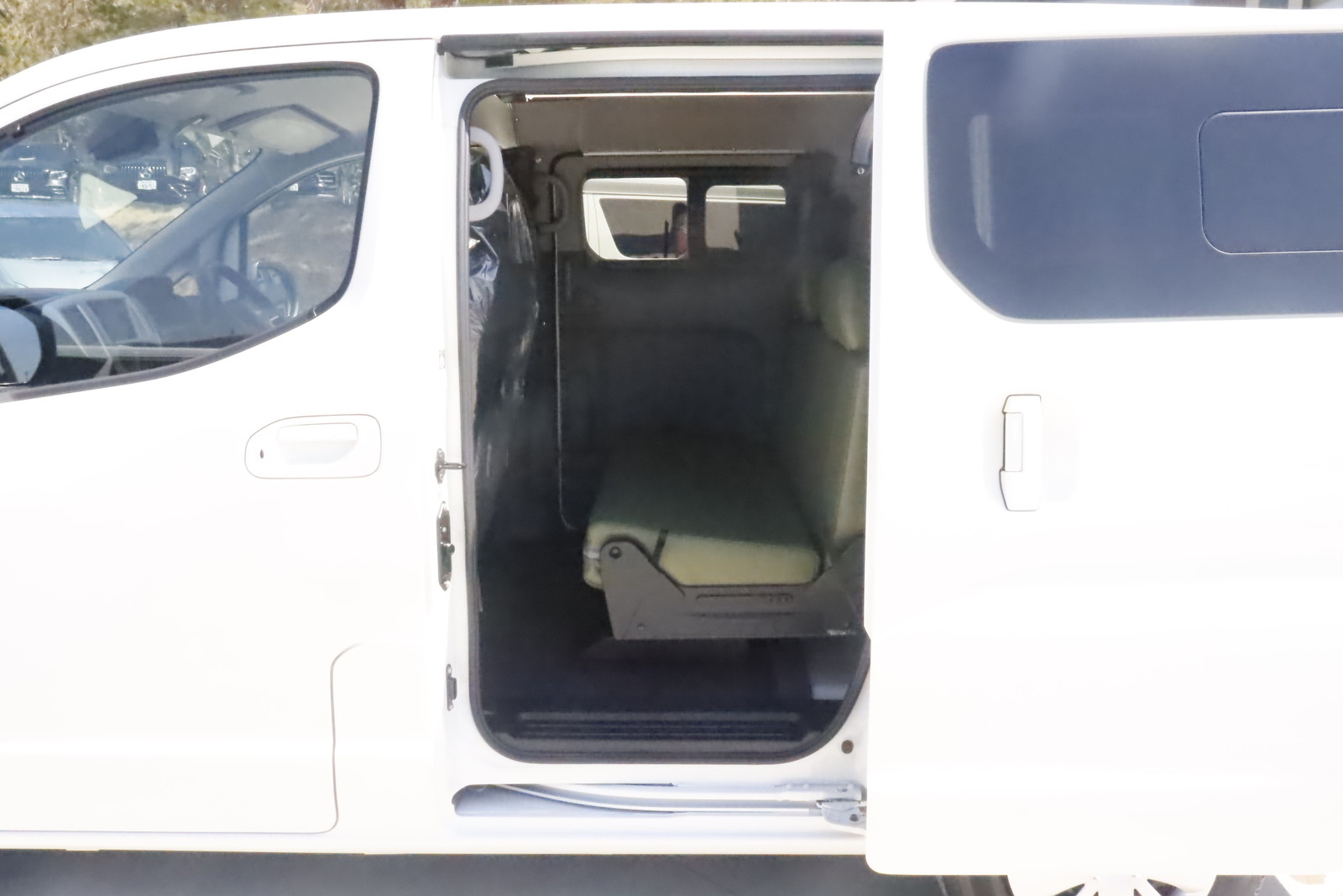 キャンピングカー バンコン　 NV200ﾊﾞﾈｯﾄ FOCS Luz ﾙｿ 新車即納
