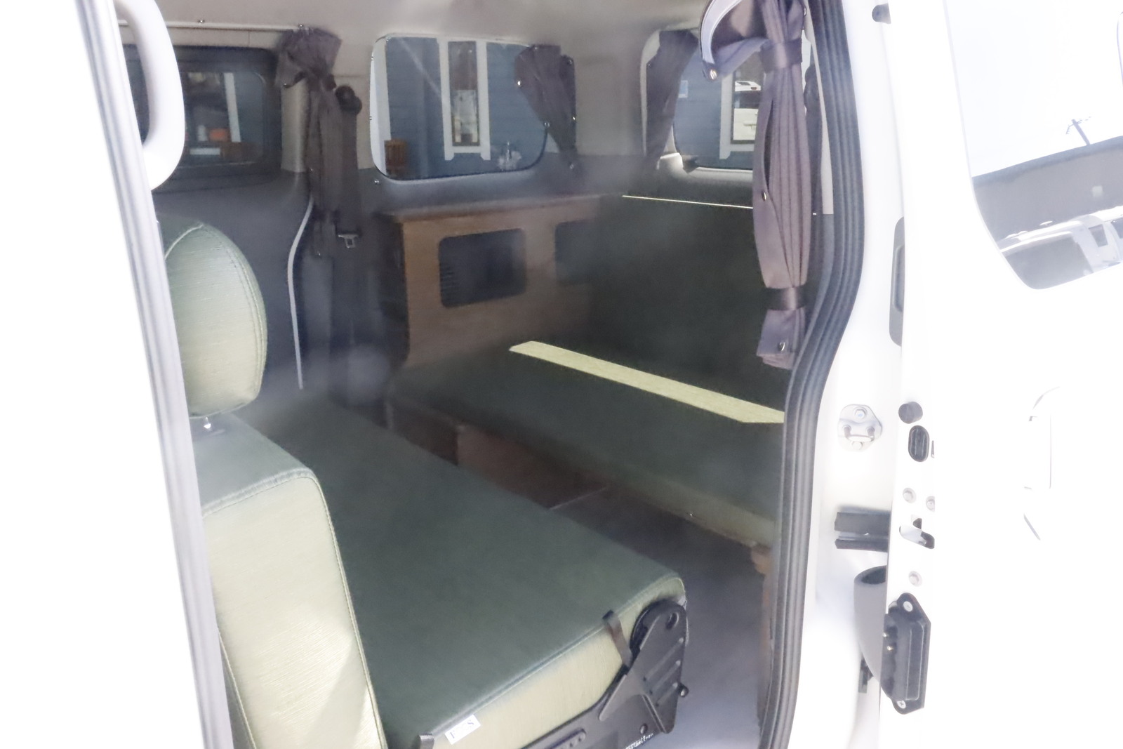 キャンピングカー バンコン　 NV200ﾊﾞﾈｯﾄ FOCS Luz ﾙｿ 新車即納