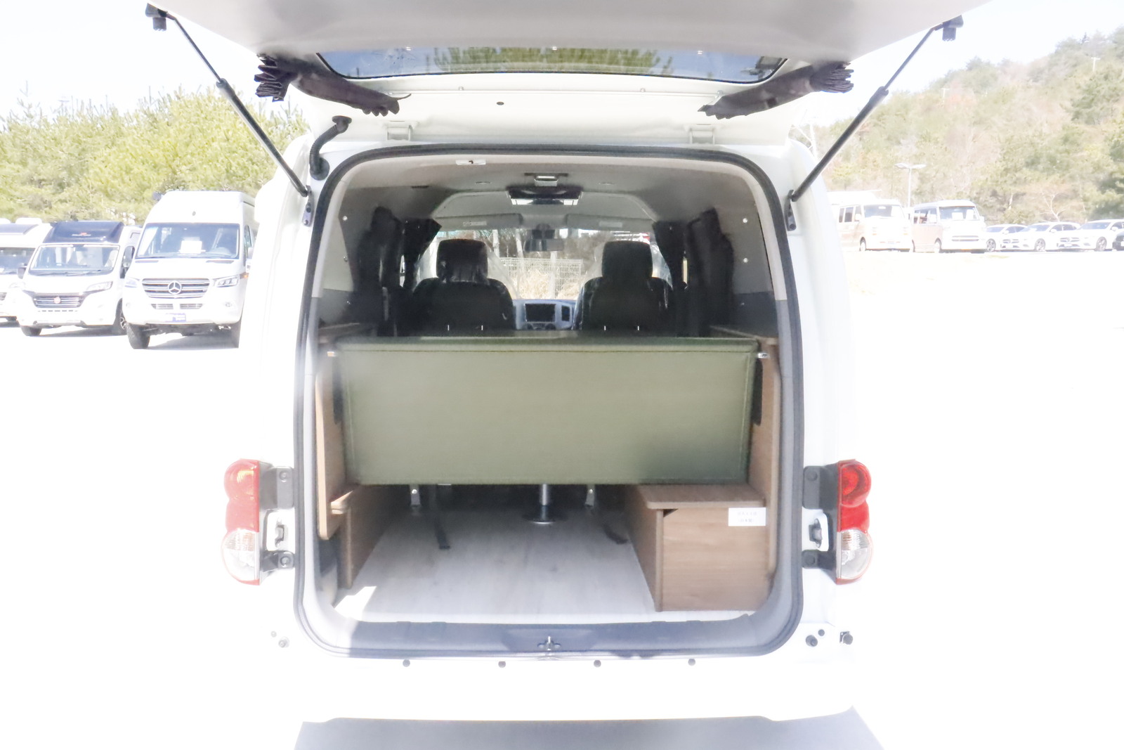 キャンピングカー バンコン　 NV200ﾊﾞﾈｯﾄ FOCS Luz ﾙｿ 新車即納