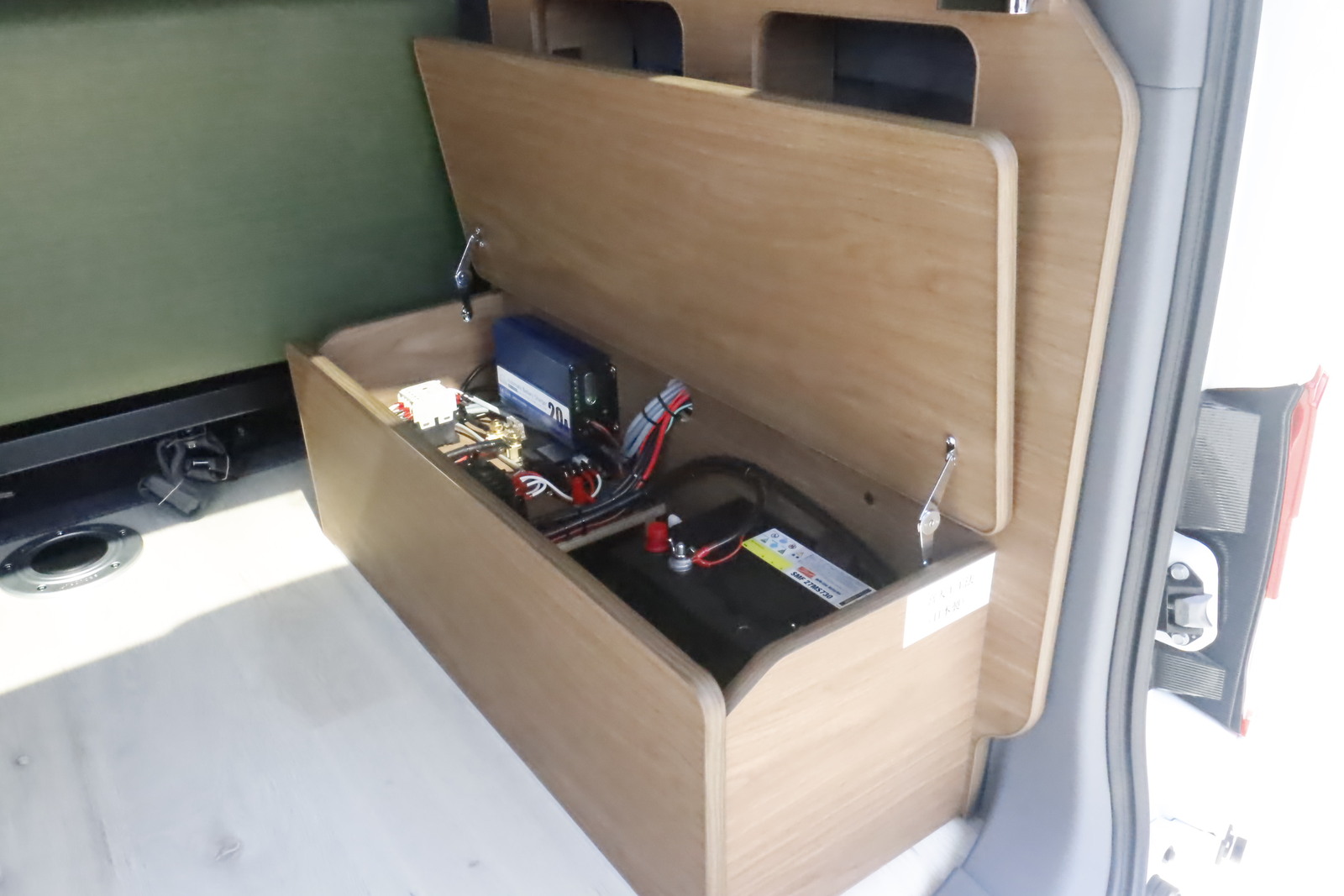 キャンピングカー バンコン　 NV200ﾊﾞﾈｯﾄ FOCS Luz ﾙｿ 新車即納