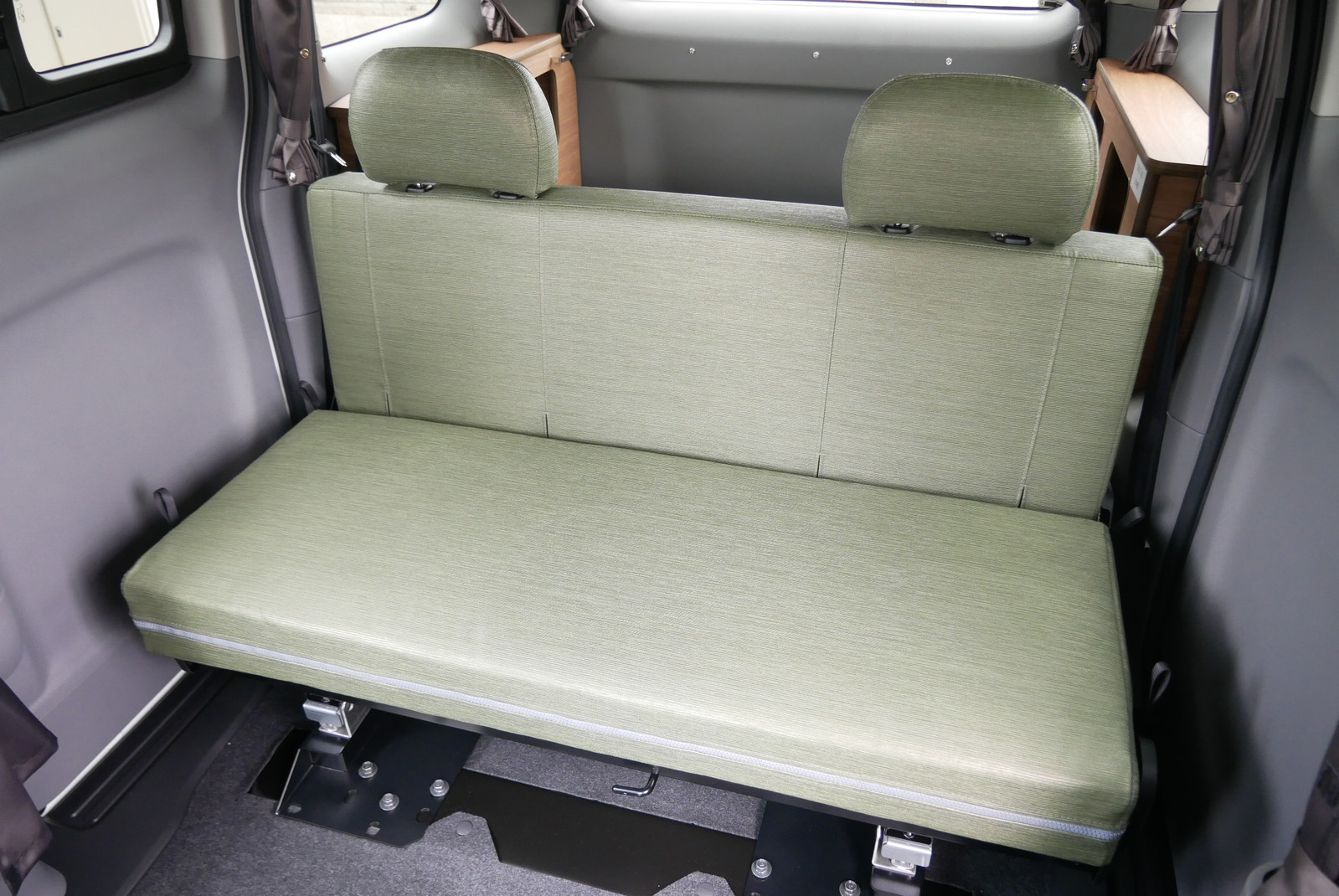 キャンピングカー バンコン NV200ﾊﾞﾈｯﾄ FOCS Luz ﾙｿ　新車即納車
