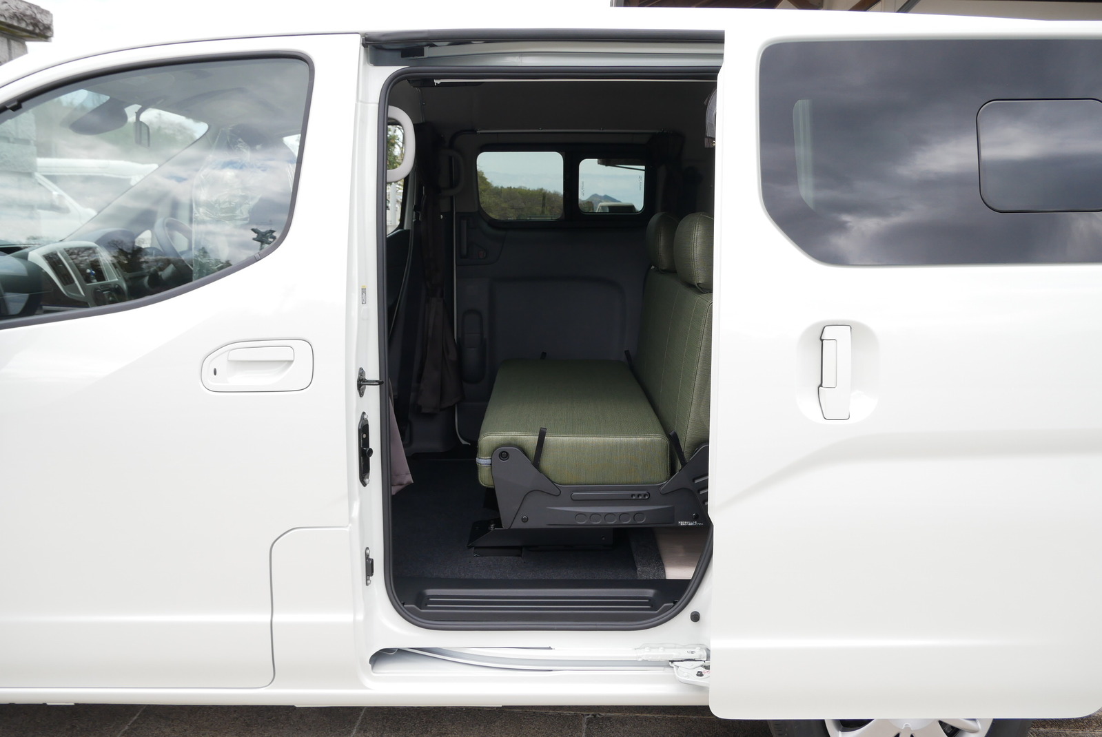 キャンピングカー バンコン NV200ﾊﾞﾈｯﾄ FOCS Luz ﾙｿ　新車即納車
