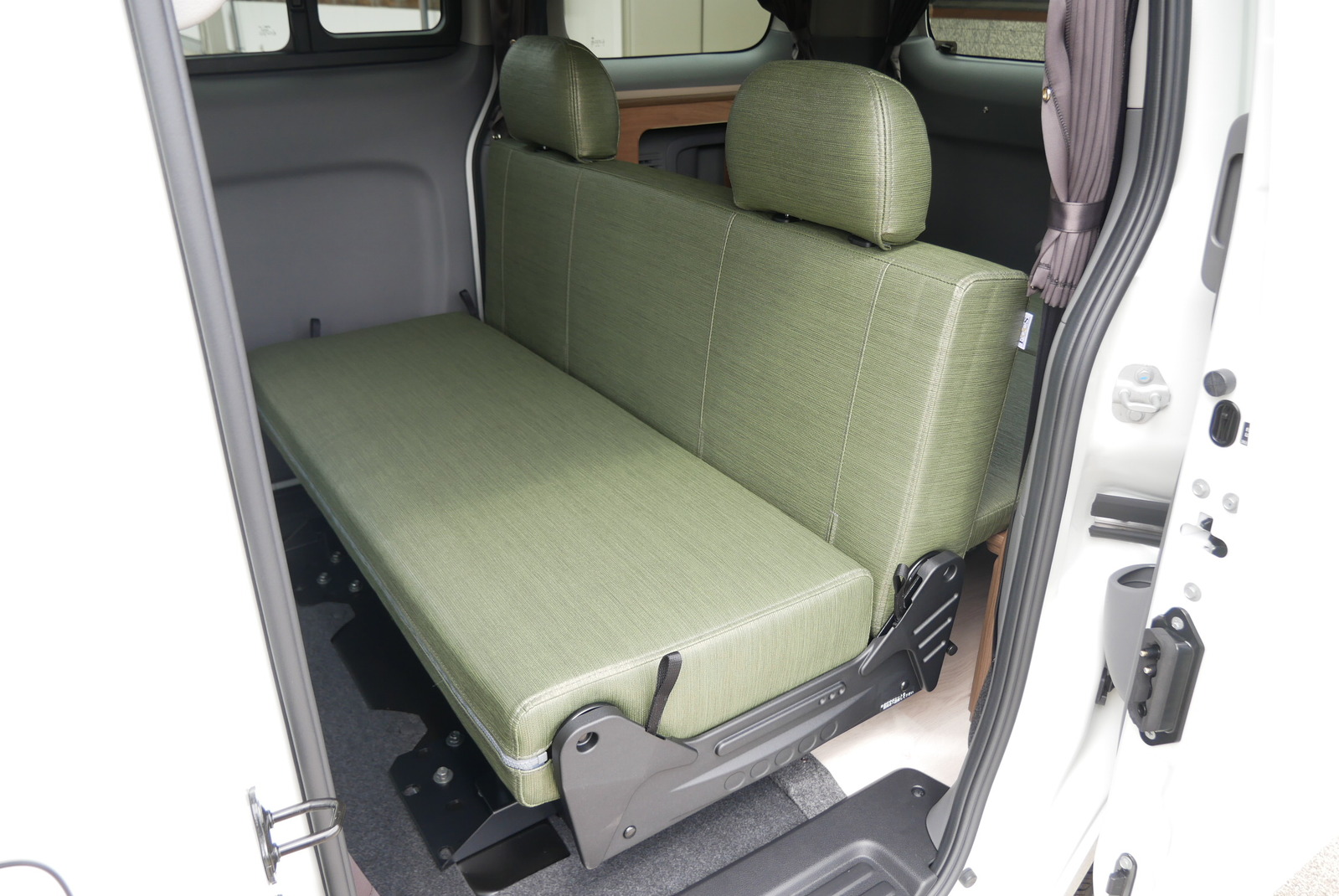 キャンピングカー バンコン NV200ﾊﾞﾈｯﾄ FOCS Luz ﾙｿ　新車即納車