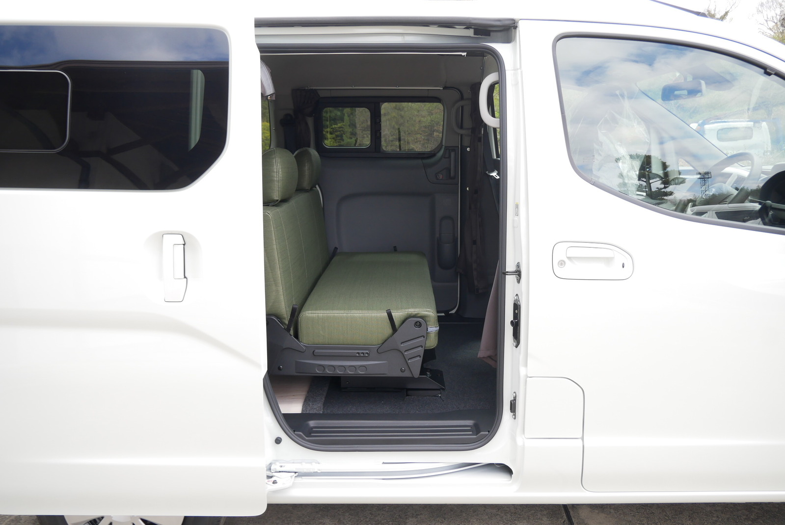 キャンピングカー バンコン NV200ﾊﾞﾈｯﾄ FOCS Luz ﾙｿ　新車即納車