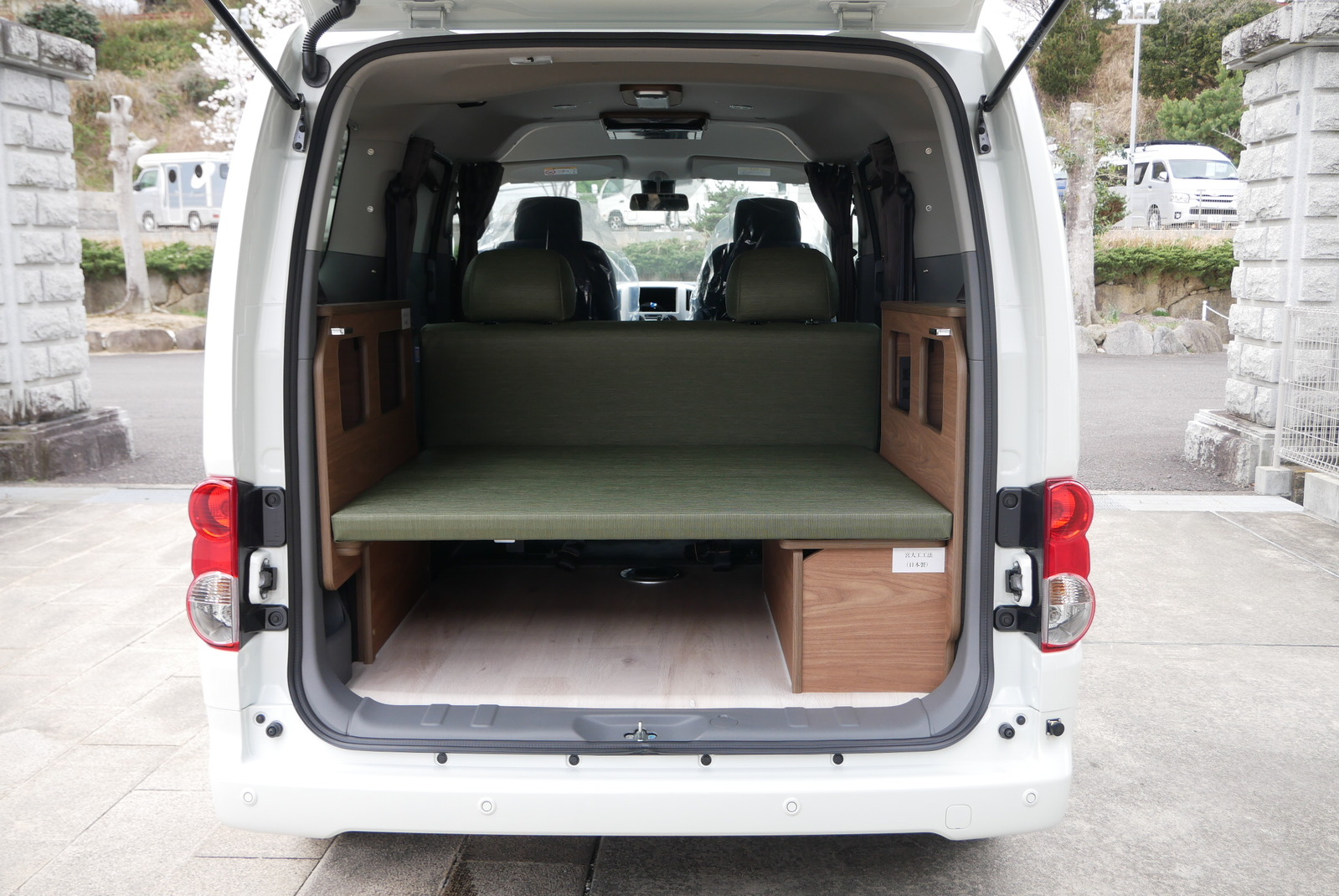 キャンピングカー バンコン NV200ﾊﾞﾈｯﾄ FOCS Luz ﾙｿ　新車即納車