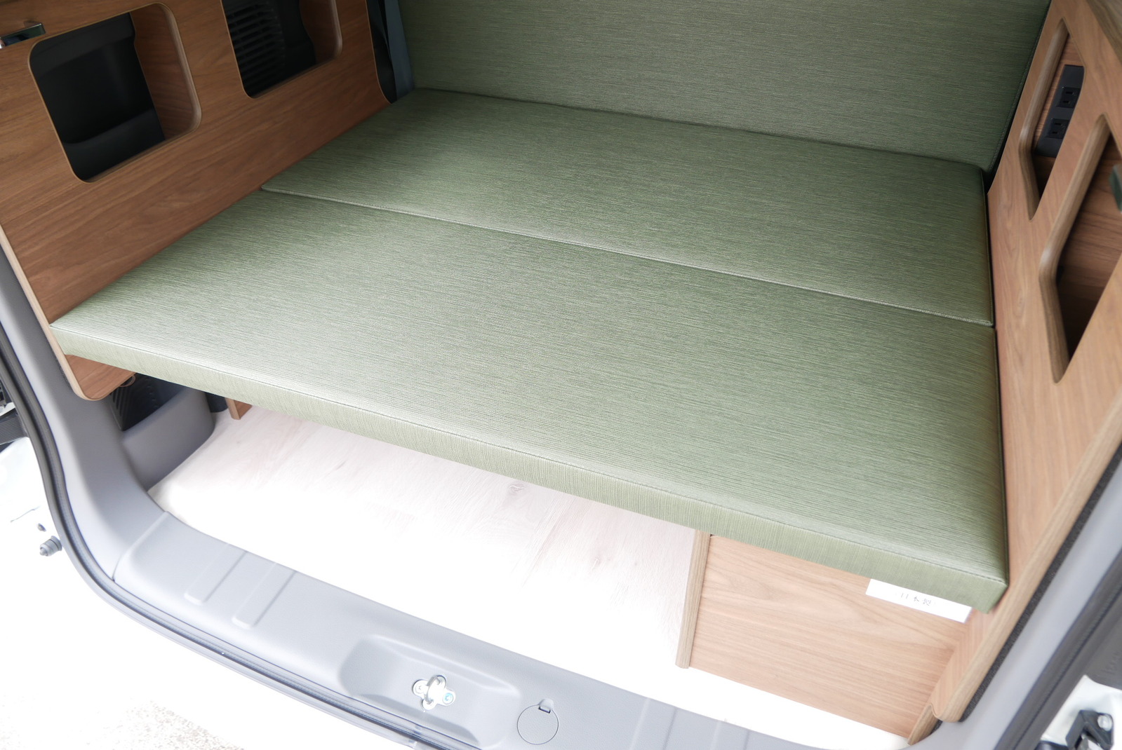 キャンピングカー バンコン NV200ﾊﾞﾈｯﾄ FOCS Luz ﾙｿ　新車即納車