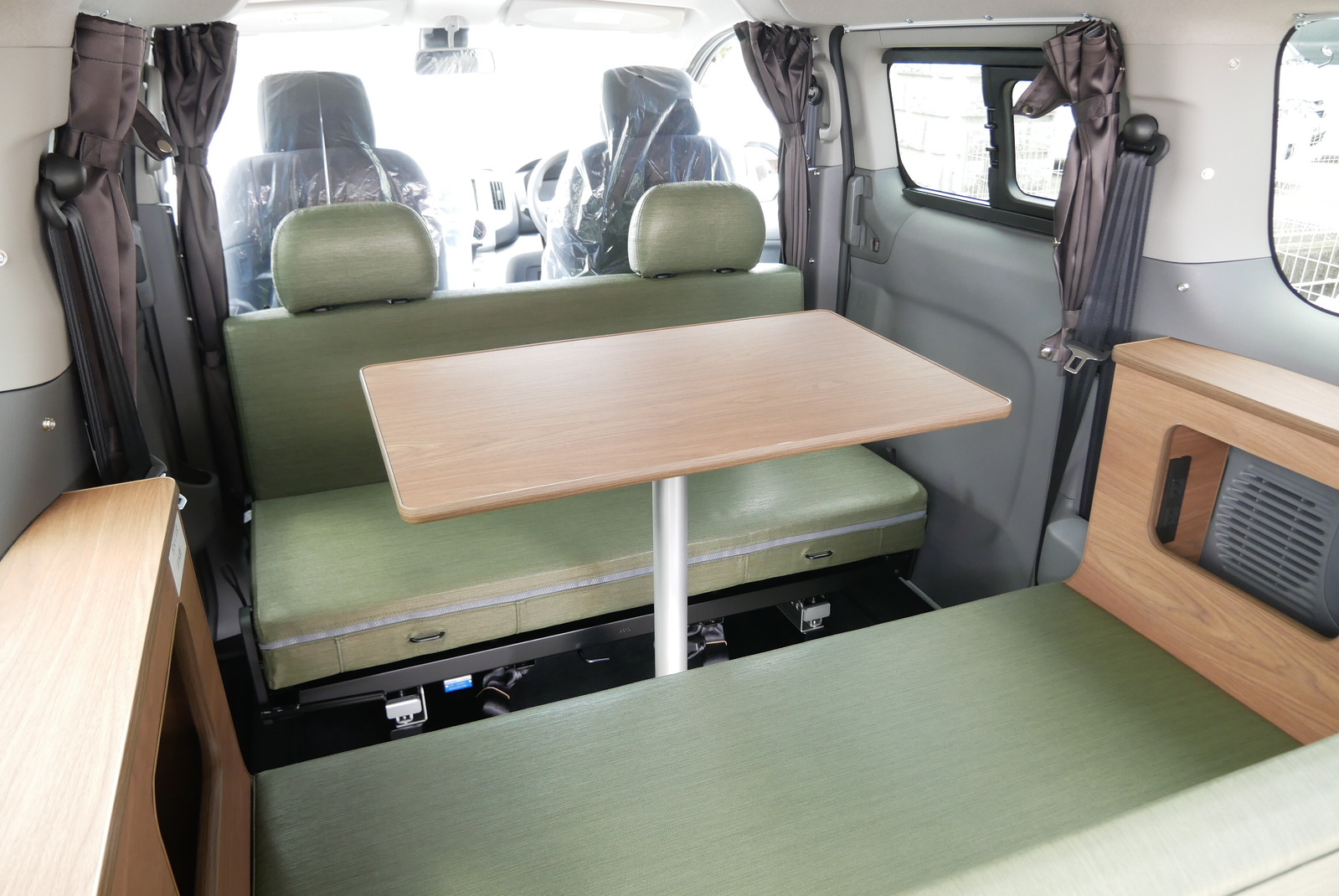 キャンピングカー バンコン NV200ﾊﾞﾈｯﾄ FOCS Luz ﾙｿ　新車即納車