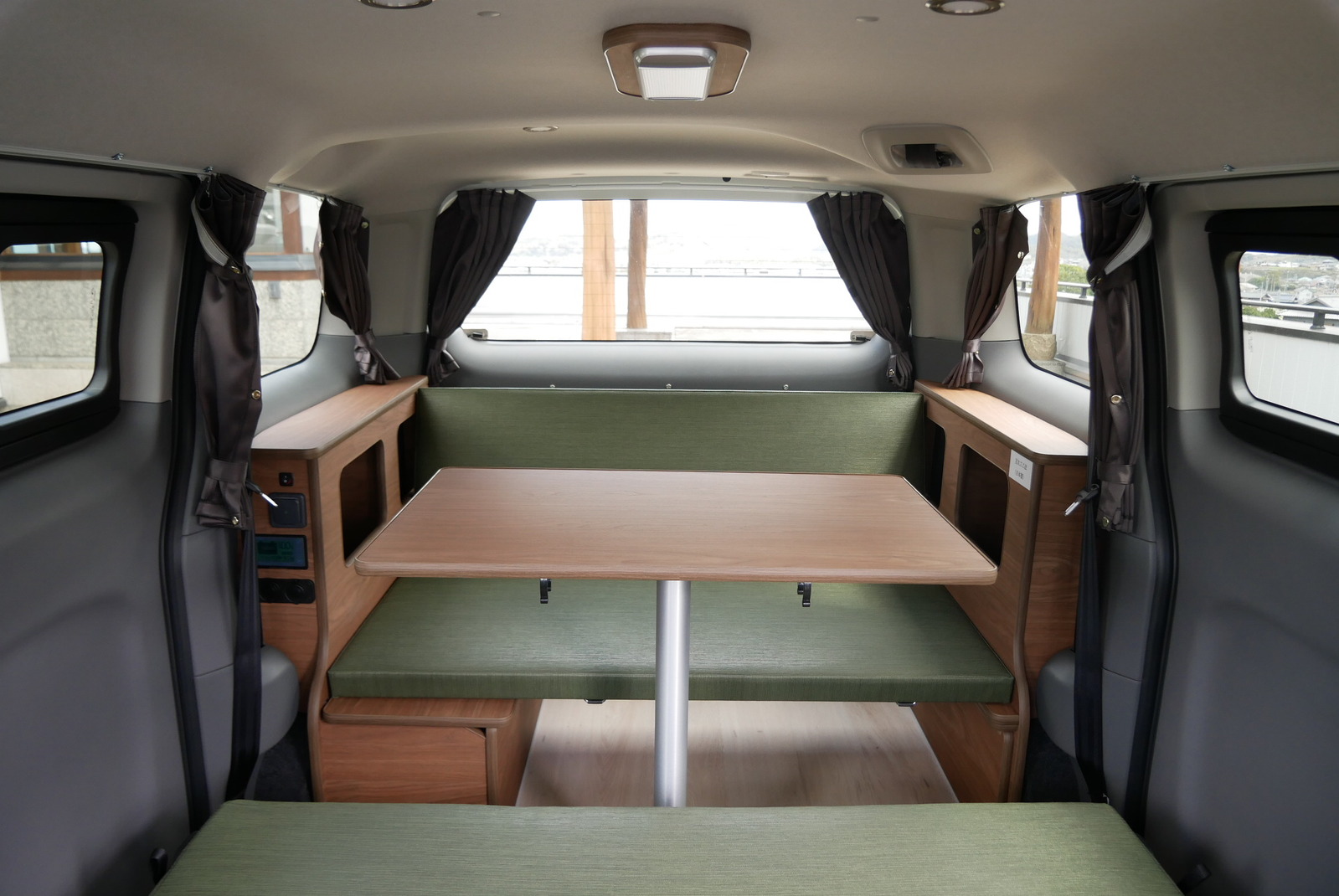 キャンピングカー バンコン NV200ﾊﾞﾈｯﾄ FOCS Luz ﾙｿ　新車即納車
