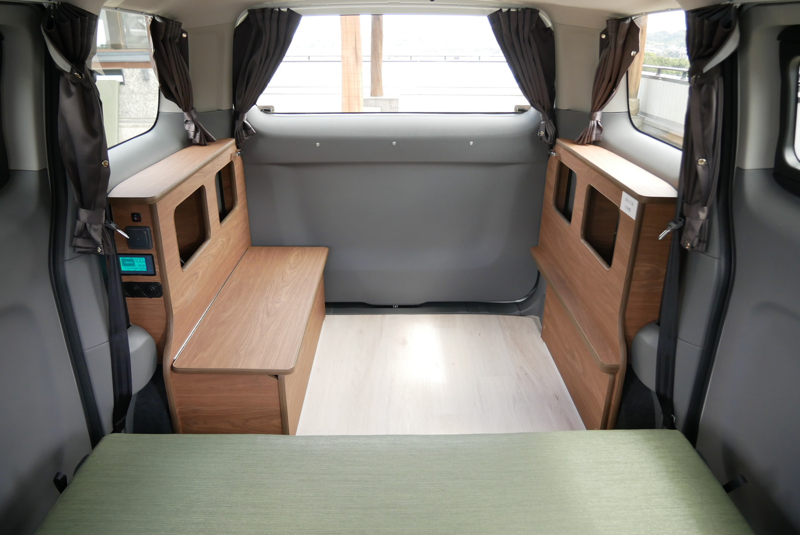 キャンピングカー バンコン NV200ﾊﾞﾈｯﾄ FOCS Luz ﾙｿ　新車即納車