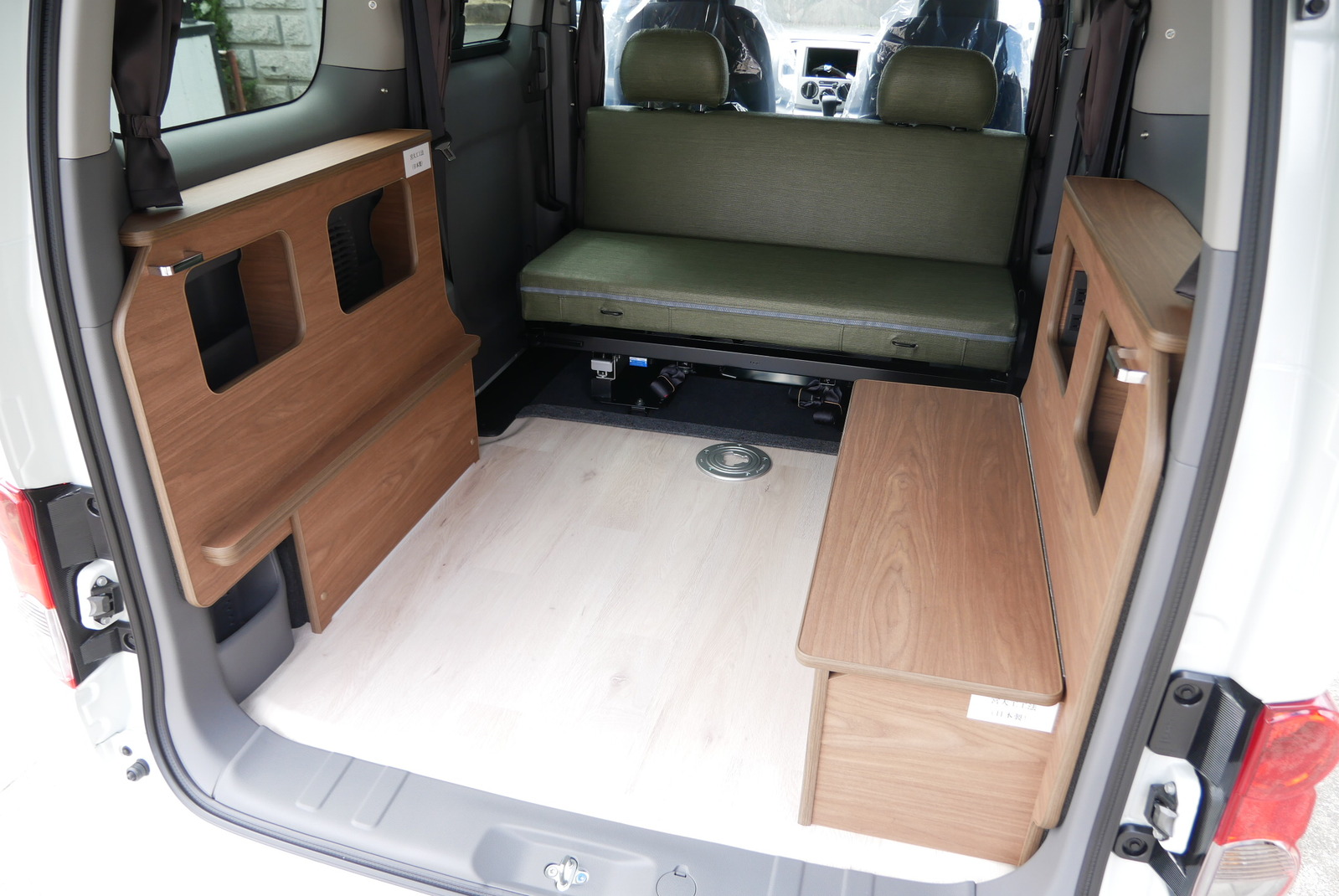 キャンピングカー バンコン NV200ﾊﾞﾈｯﾄ FOCS Luz ﾙｿ　新車即納車