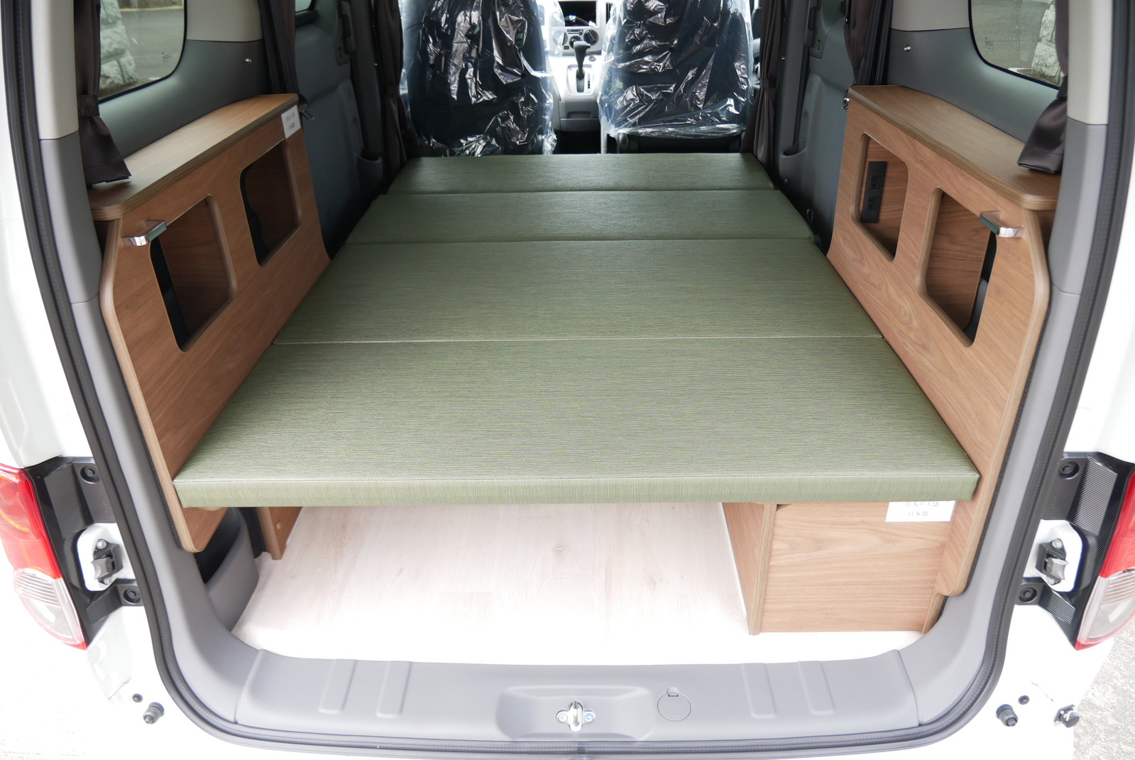 キャンピングカー バンコン NV200ﾊﾞﾈｯﾄ FOCS Luz ﾙｿ　新車即納車