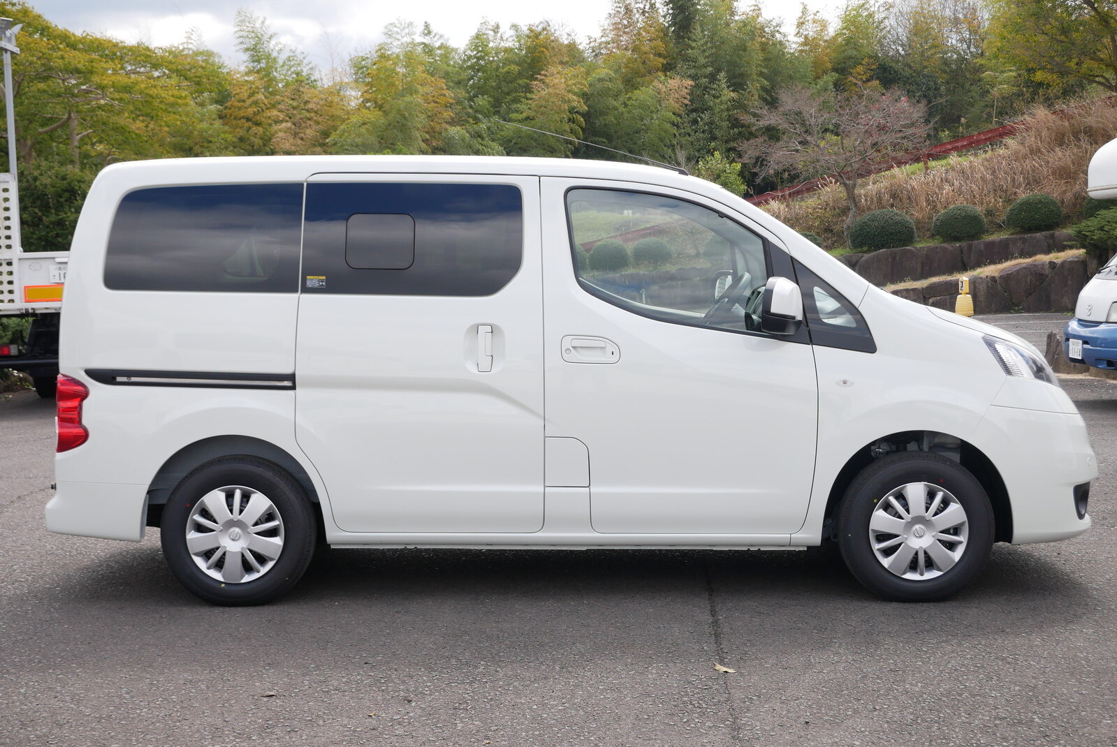 キャンピングカー バンコン NV200ﾊﾞﾈｯﾄ FOCS Luz ﾙｿ　新車即納車
