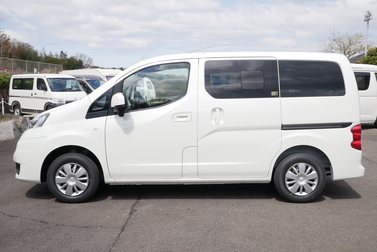 キャンピングカー バンコン NV200ﾊﾞﾈｯﾄ FOCS Luz ﾙｿ　新車即納車