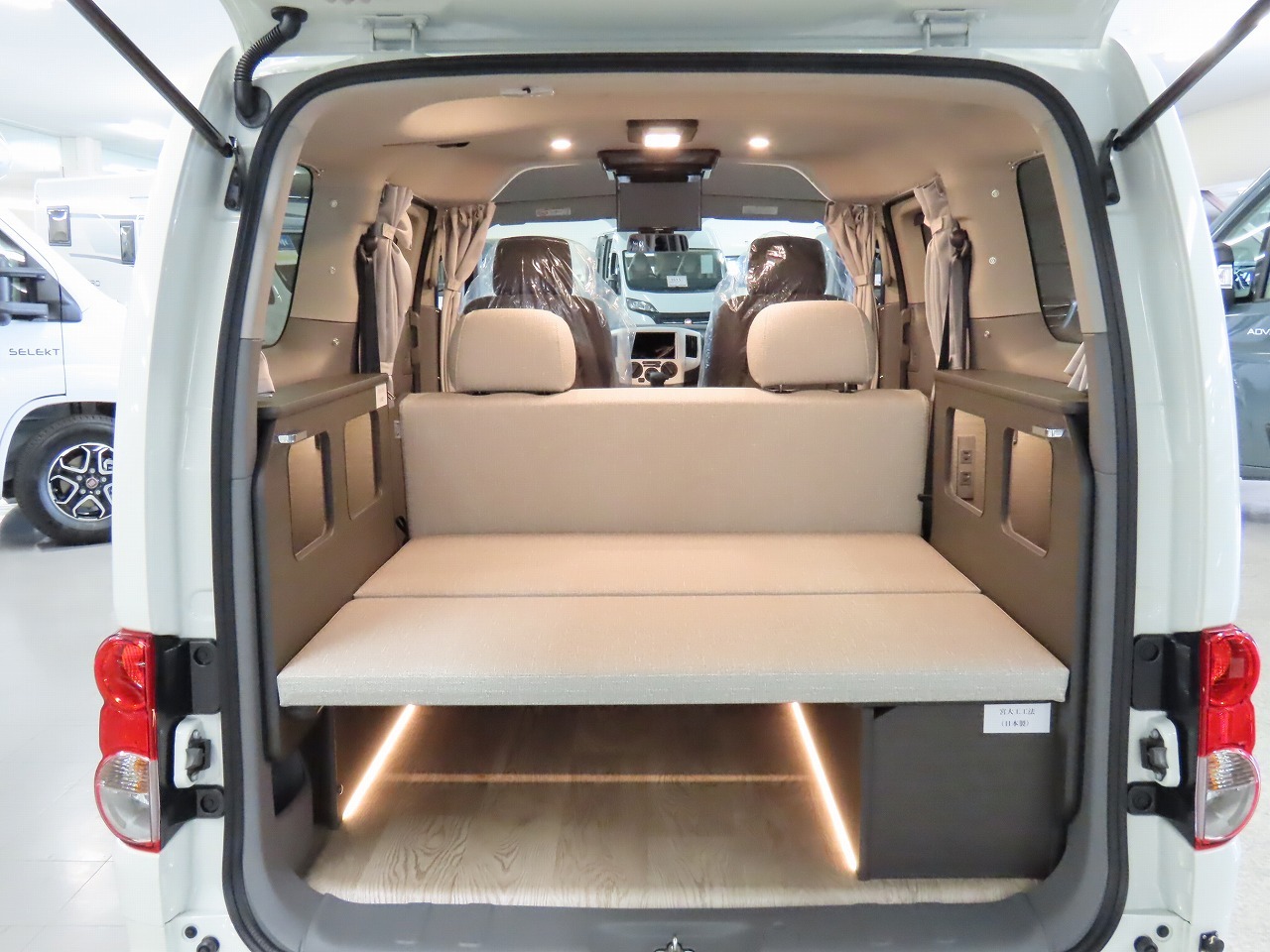 キャンピングカー バンコン NV200ﾊﾞﾈｯﾄ FOCS ﾙｿ 新車