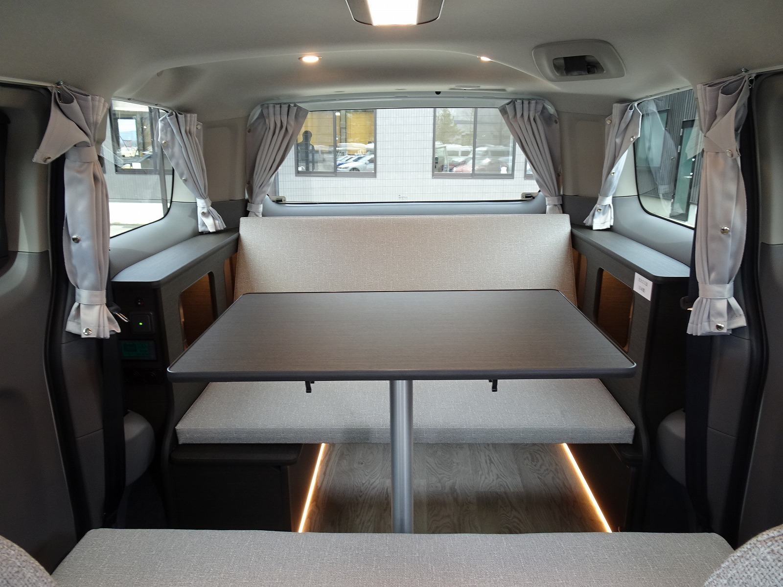 キャンピングカー バンコン NV200ﾊﾞﾈｯﾄ FOCS Luz ﾙｿ 新車 展示車