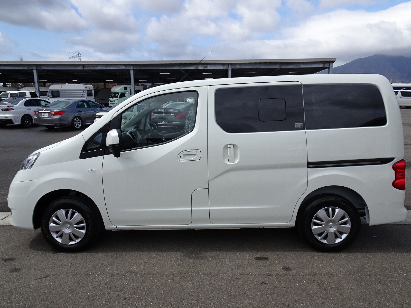 キャンピングカー バンコン NV200ﾊﾞﾈｯﾄ FOCS Luz ﾙｿ 新車 展示車