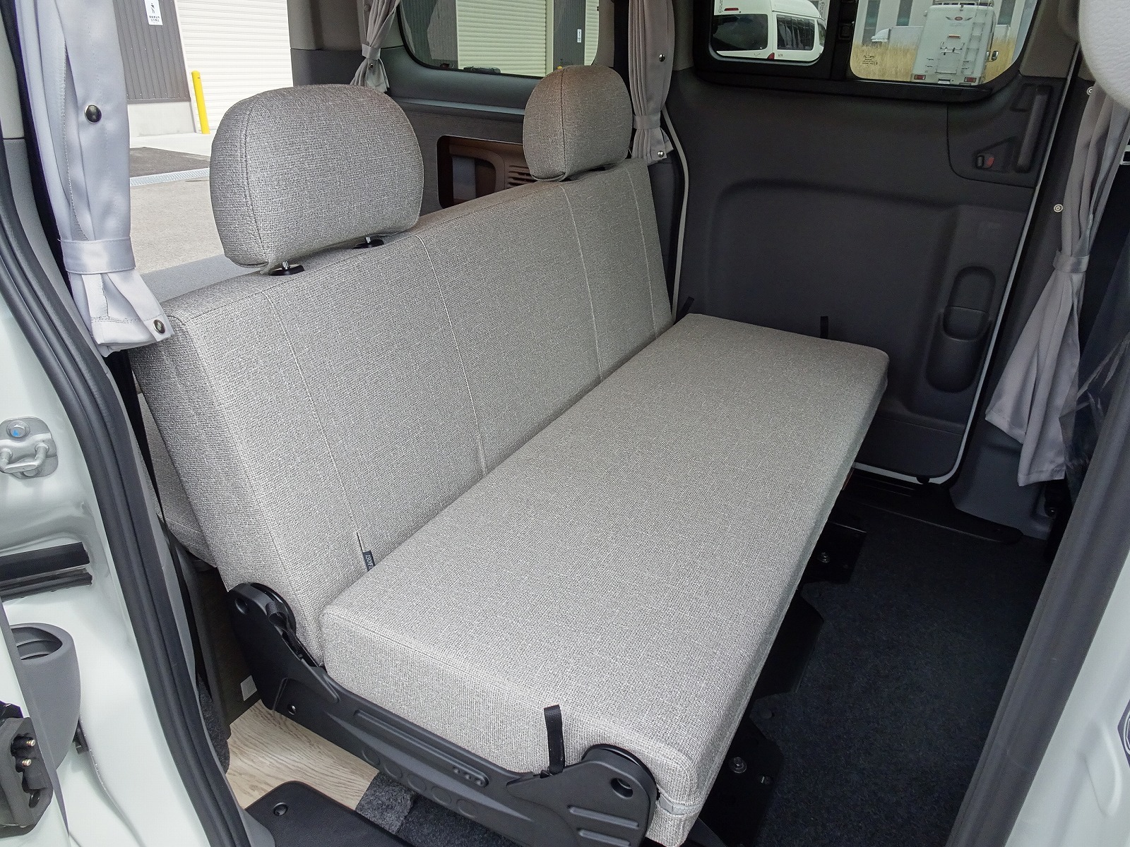 キャンピングカー バンコン NV200ﾊﾞﾈｯﾄ FOCS Luz ﾙｿ 新車 展示車