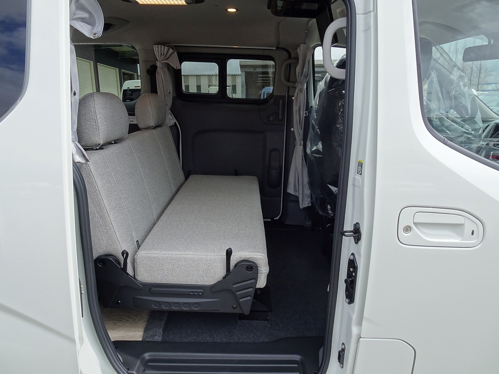 キャンピングカー バンコン NV200ﾊﾞﾈｯﾄ FOCS Luz ﾙｿ 新車 展示車
