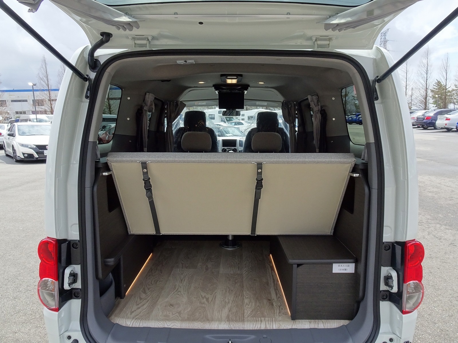 キャンピングカー バンコン NV200ﾊﾞﾈｯﾄ FOCS Luz ﾙｿ 新車 展示車