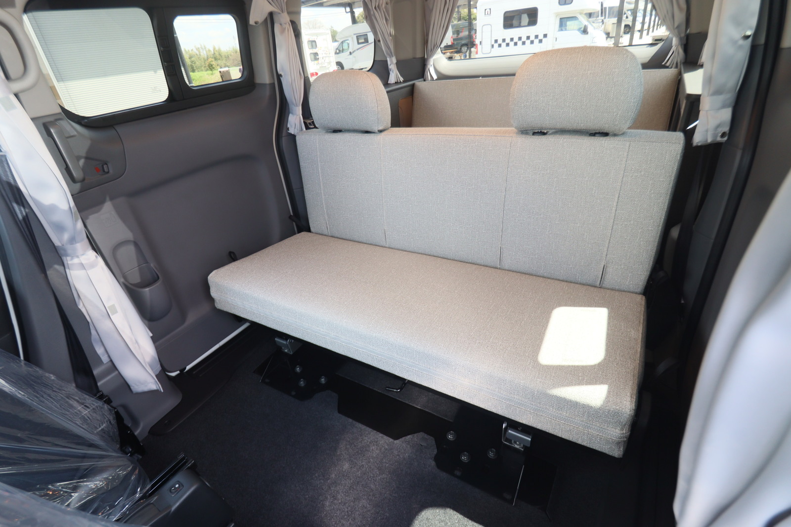 キャンピングカー バンコン NV200ﾊﾞﾈｯﾄ FOCS Luz ﾙｿ 新車即納
