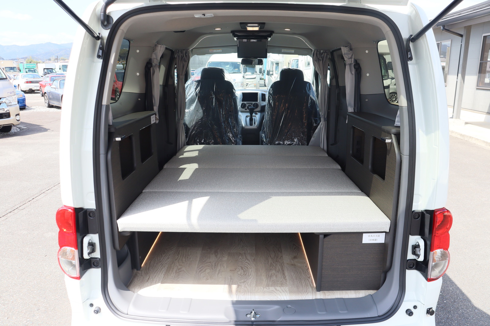 キャンピングカー バンコン NV200ﾊﾞﾈｯﾄ FOCS Luz ﾙｿ 新車即納