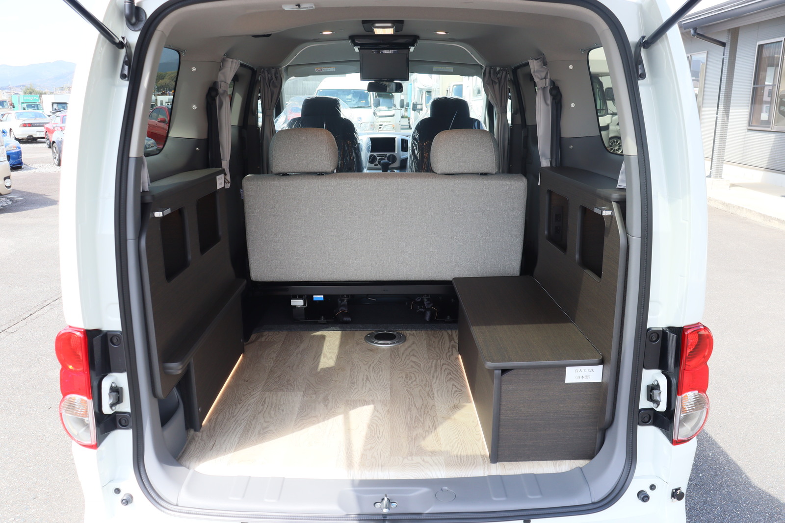 キャンピングカー バンコン NV200ﾊﾞﾈｯﾄ FOCS Luz ﾙｿ 新車即納