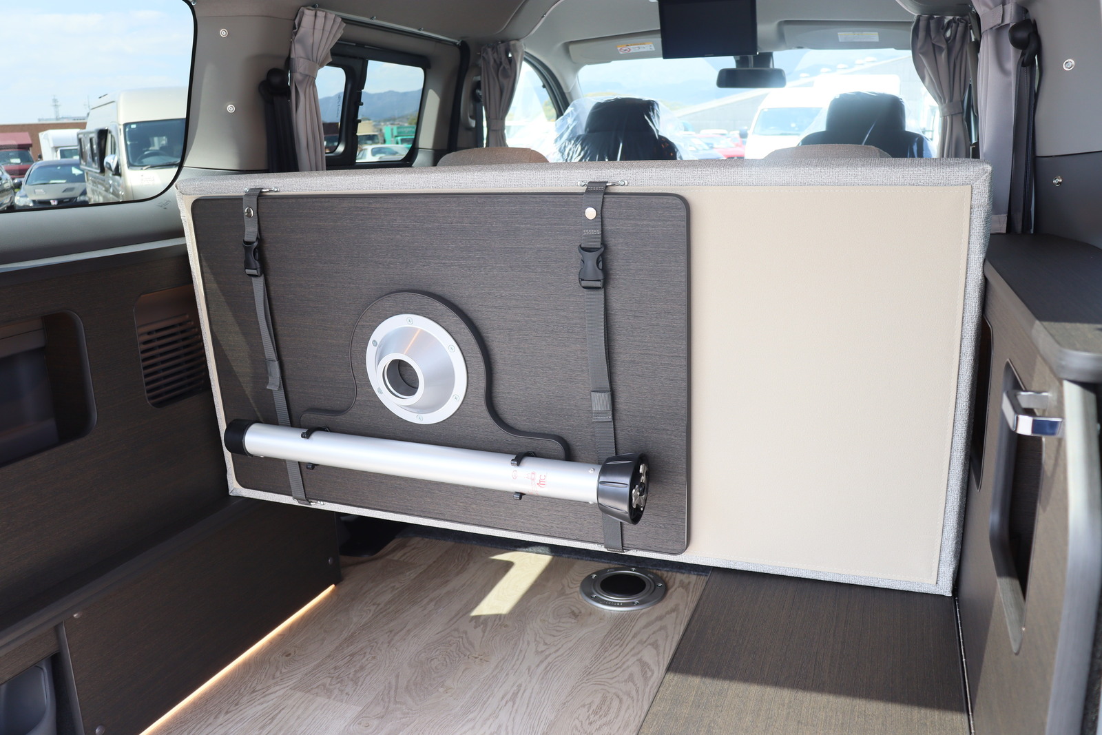 キャンピングカー バンコン NV200ﾊﾞﾈｯﾄ FOCS Luz ﾙｿ 新車即納