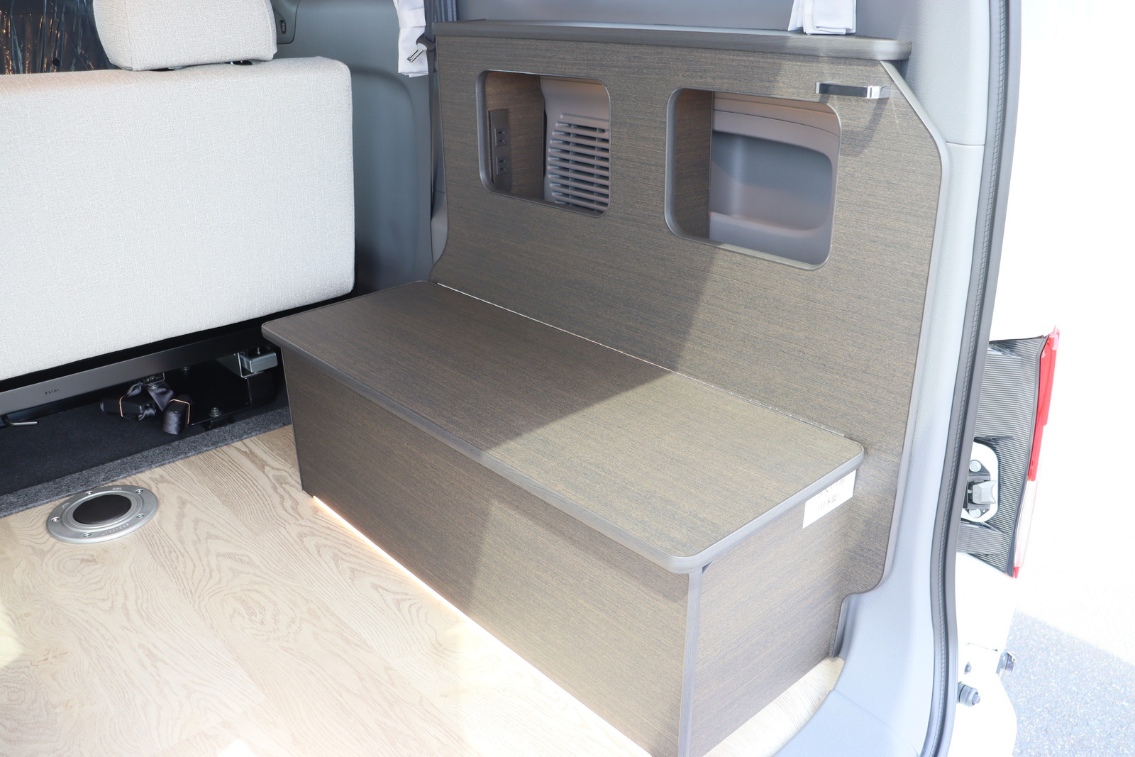 キャンピングカー バンコン NV200ﾊﾞﾈｯﾄ FOCS Luz ﾙｿ 新車即納