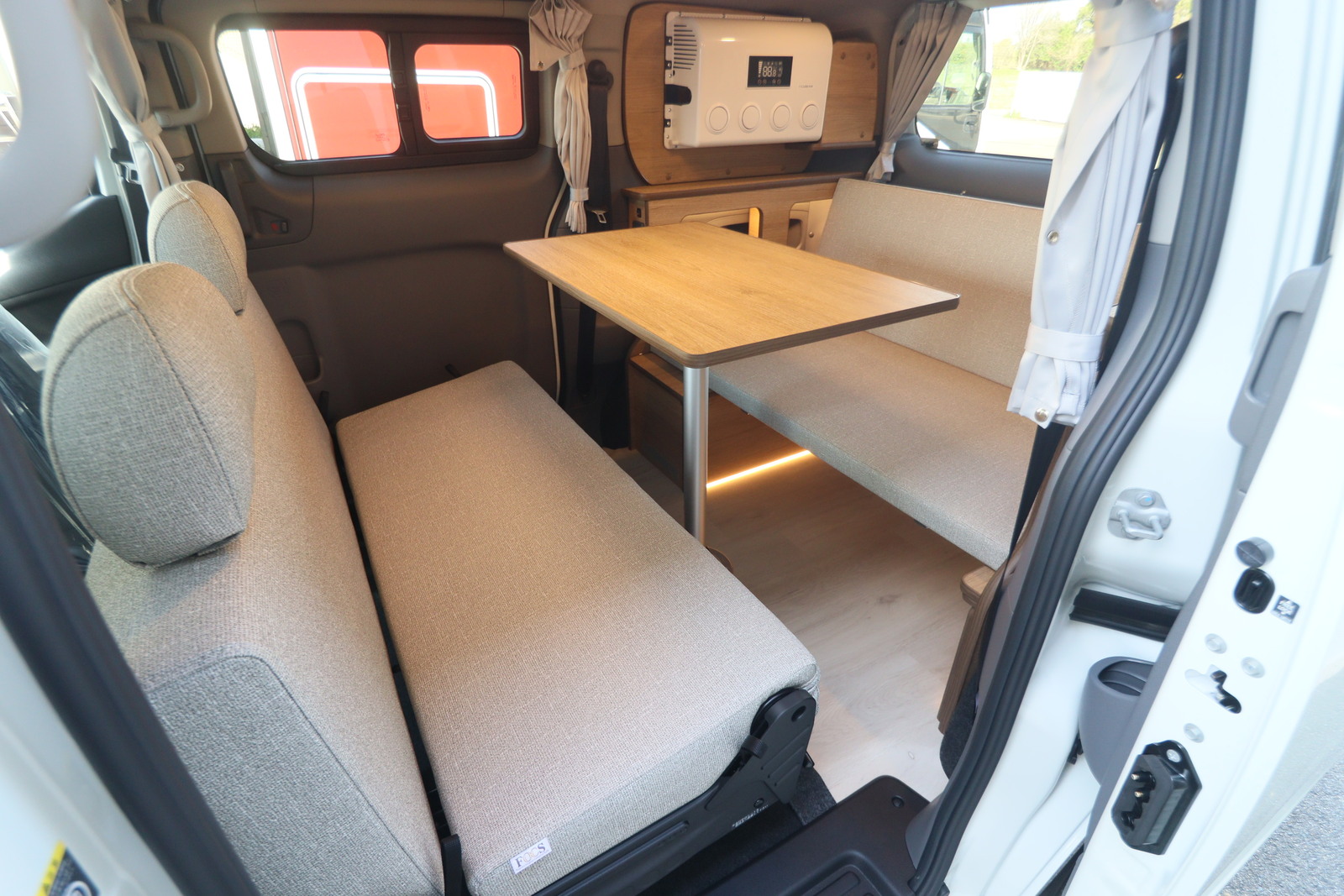 キャンピングカー バンコン NV200 FOCS Luz ﾙｿ 新車 12Vｸｰﾗｰ