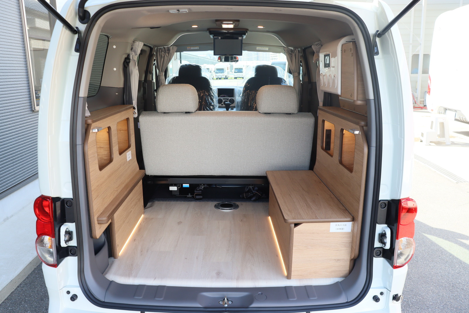キャンピングカー バンコン NV200 FOCS Luz ﾙｿ 新車 12Vｸｰﾗｰ