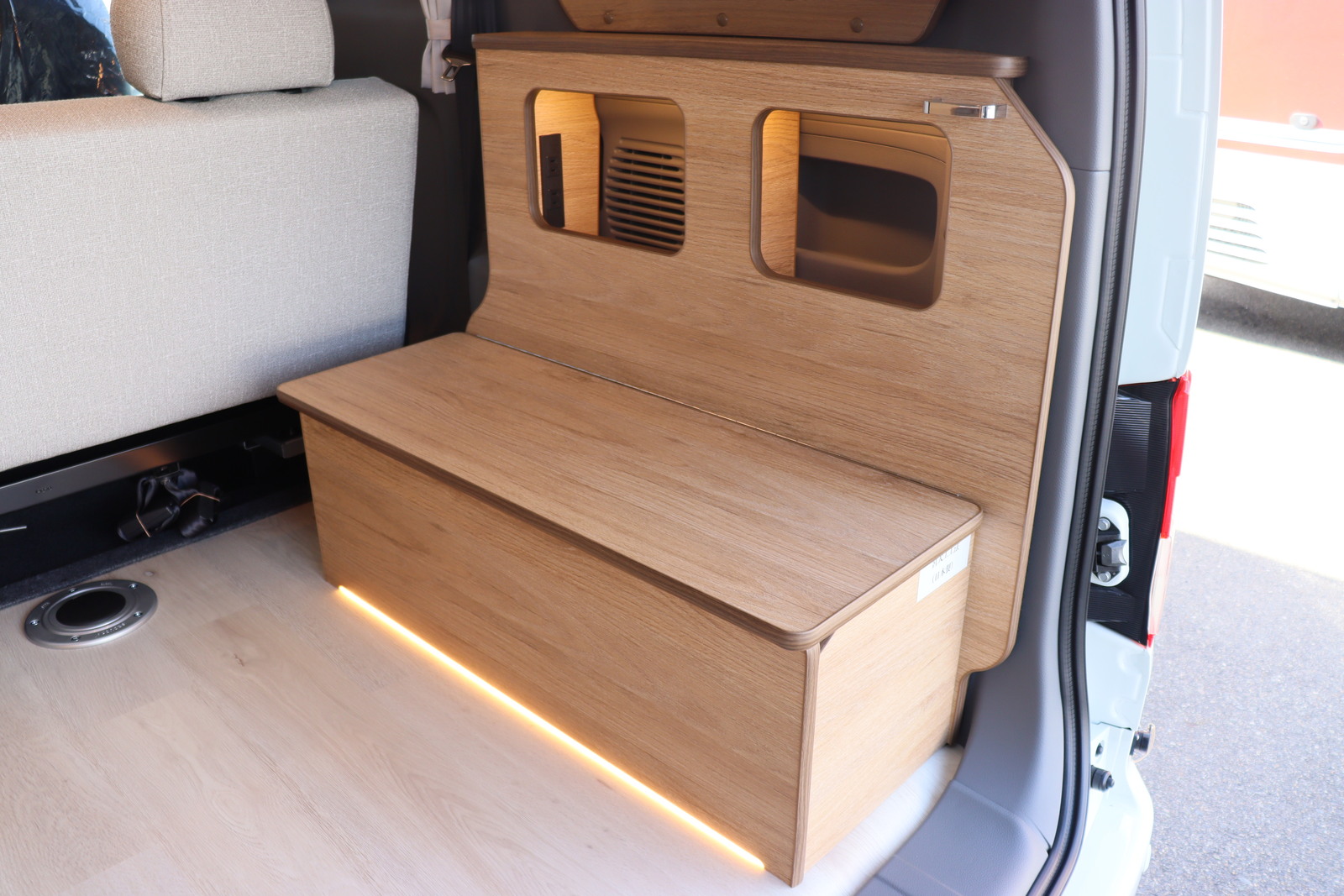 キャンピングカー バンコン NV200 FOCS Luz ﾙｿ 新車 12Vｸｰﾗｰ