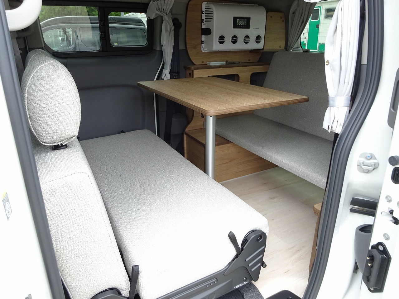 キャンピングカー バンコン NV200ﾊﾞﾈｯﾄ FOCS ﾙｿ DCｸｰﾗｰ 新車即納