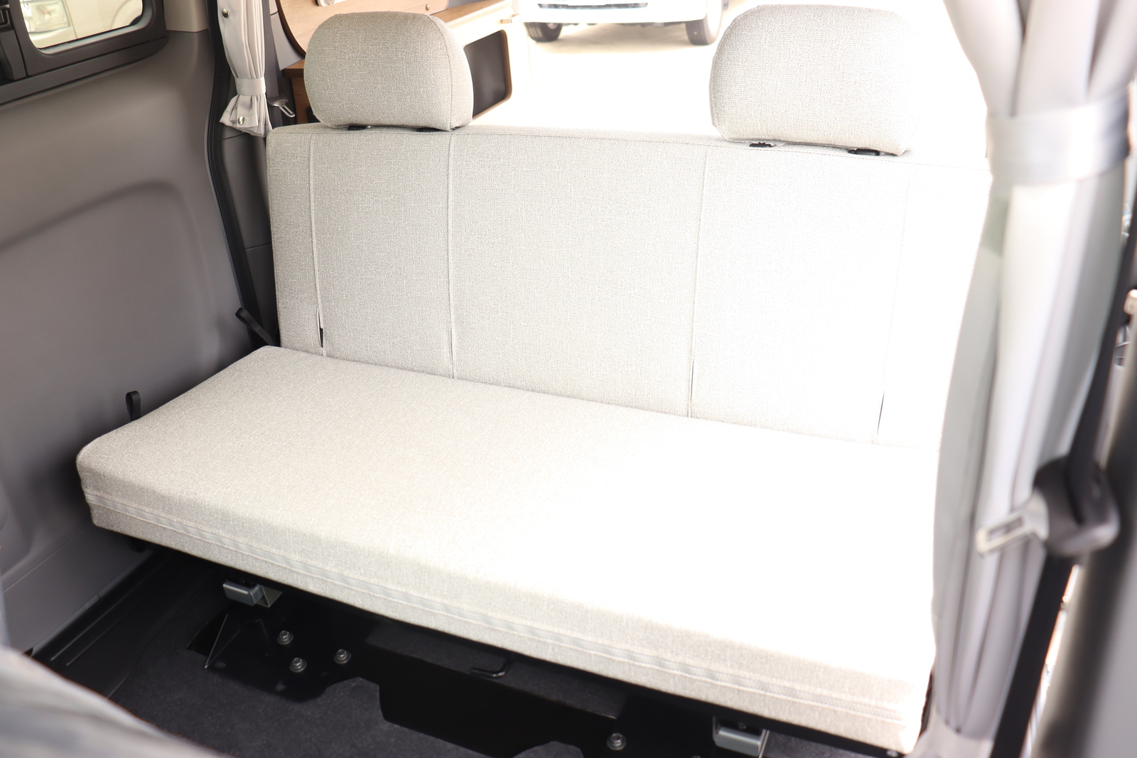 キャンピングカー バンコン NV200ﾊﾞﾈｯﾄ FOCS ﾙｿ新車即納 12Vｴｱｺﾝ