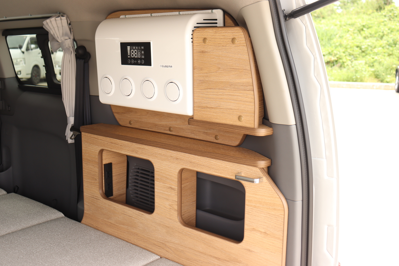 キャンピングカー バンコン NV200ﾊﾞﾈｯﾄ FOCS ﾙｿ新車即納 12Vｴｱｺﾝ