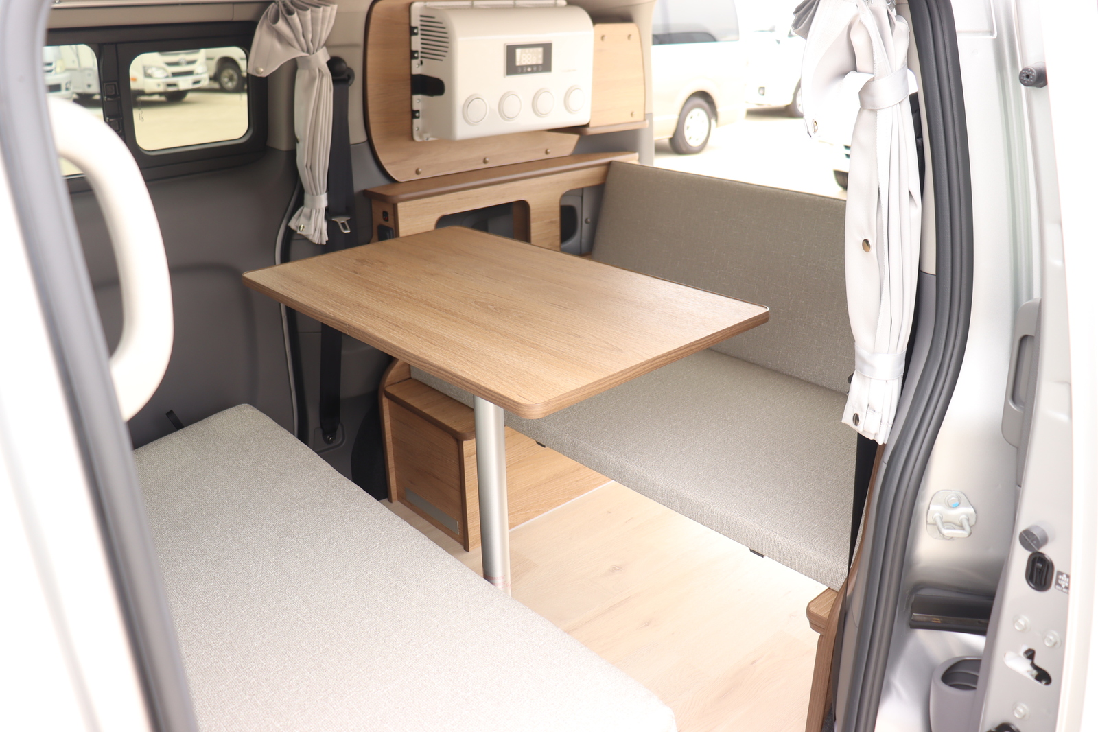 キャンピングカー バンコン NV200ﾊﾞﾈｯﾄ FOCS ﾙｿ新車即納 12Vｴｱｺﾝ