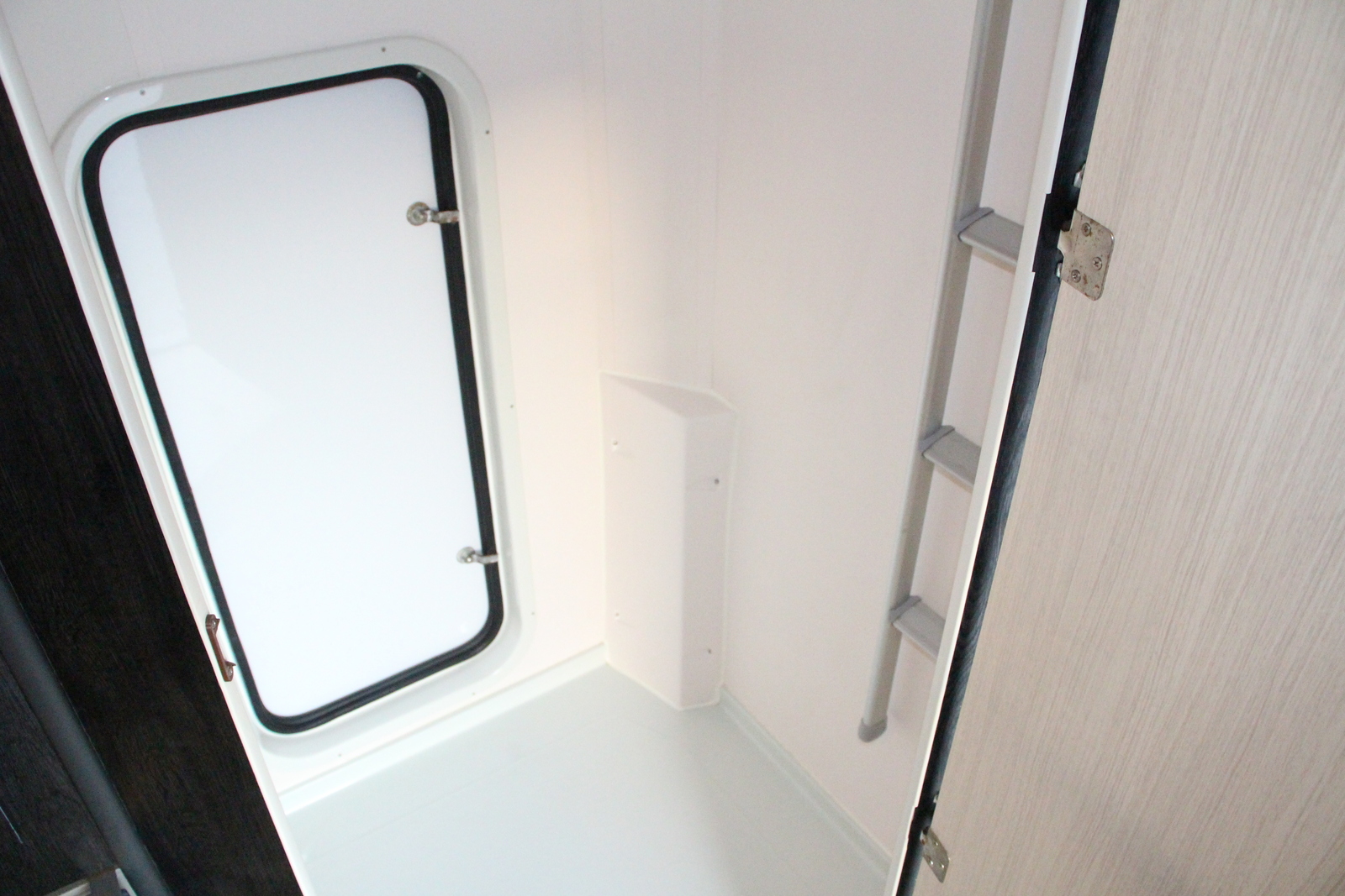 キャンピングカー キャブコン ﾊｲｴｰｽ ﾌｧﾝﾙｰﾁｪ ﾊﾟﾀｺﾞﾆｱ 4WD